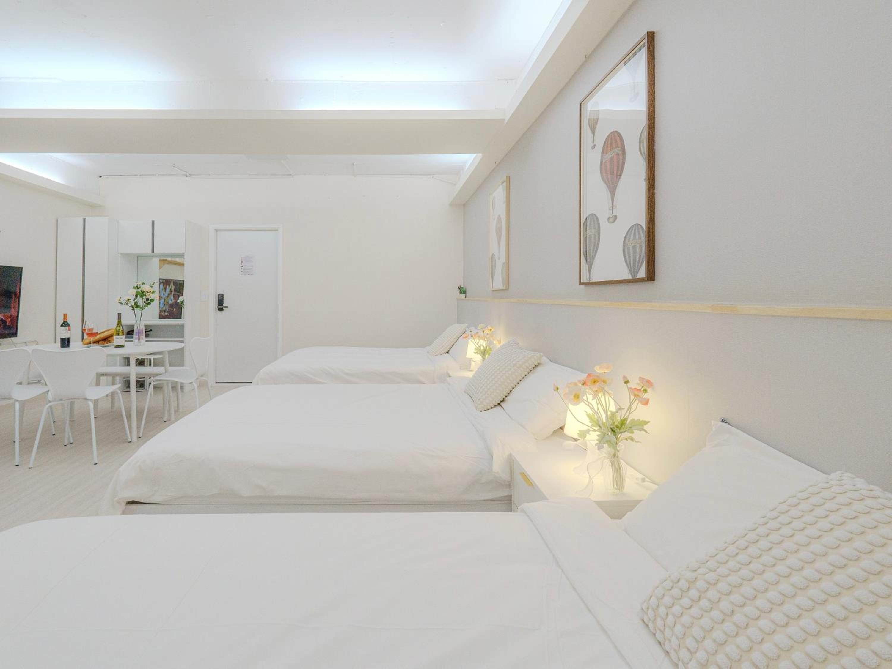 Three-Bedroom Suite - Photo 14