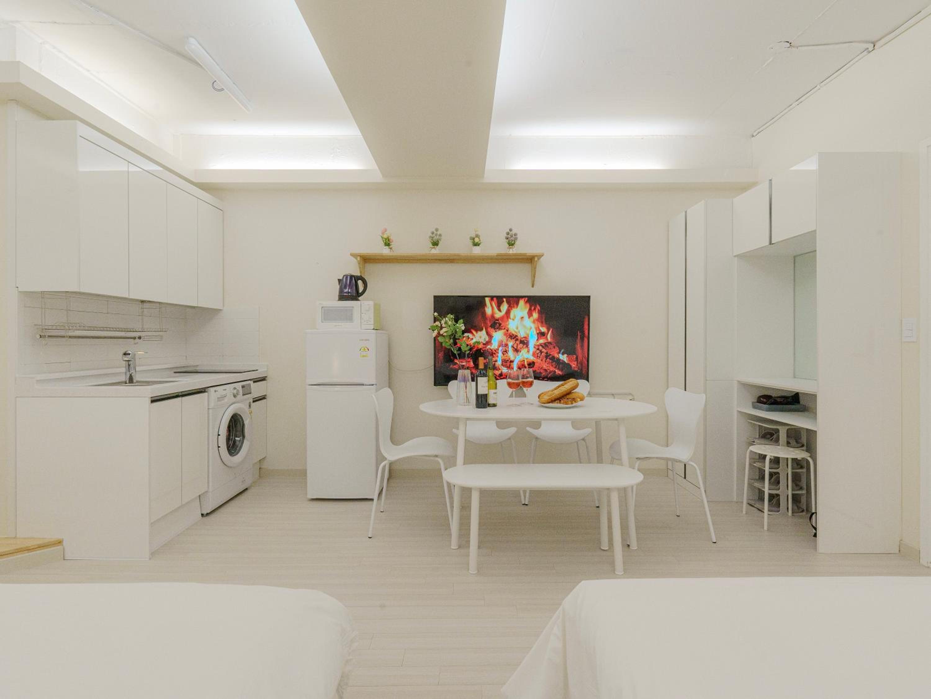 Three-Bedroom Suite - Photo 30