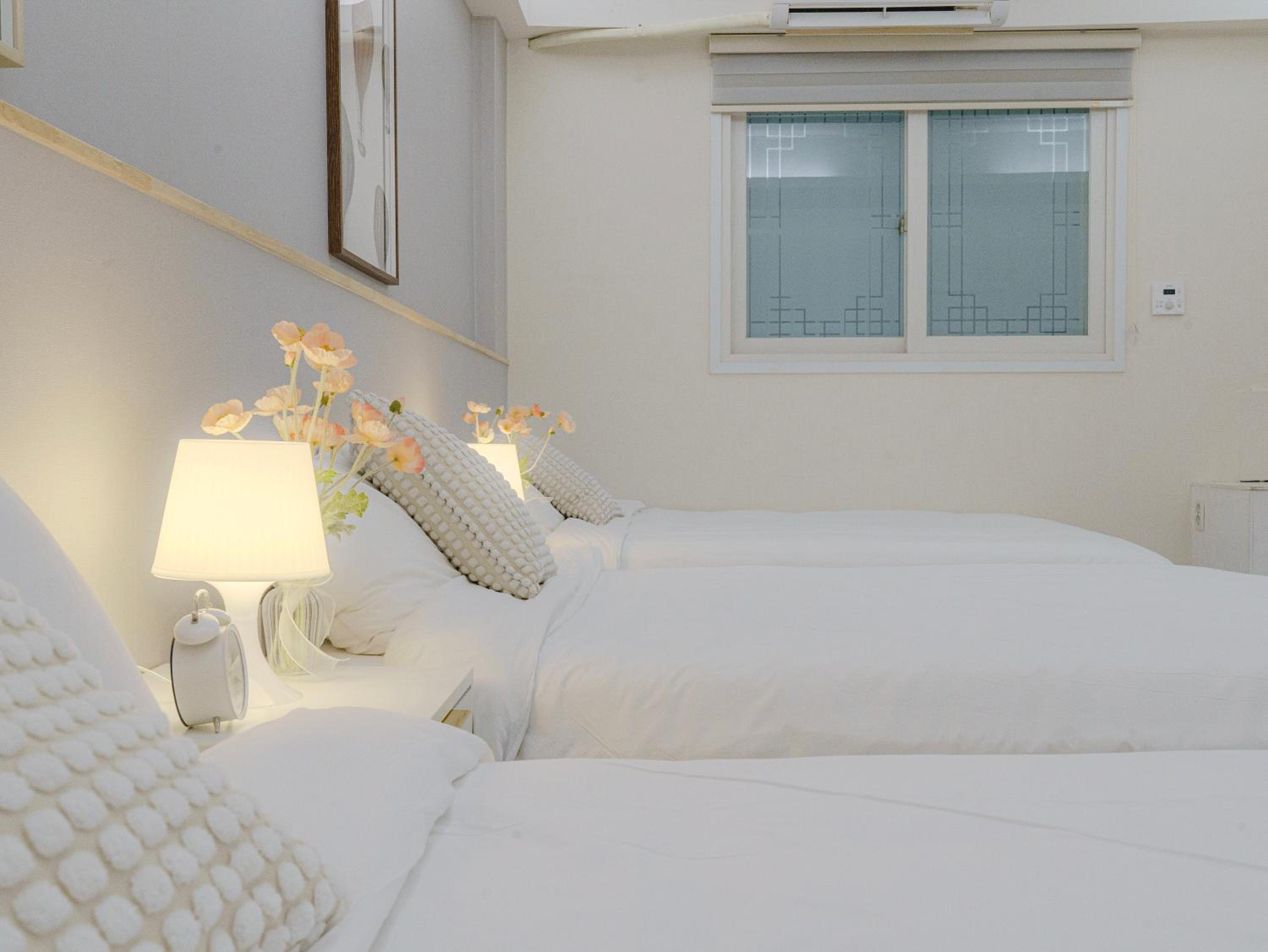 Three-Bedroom Suite - Photo 15