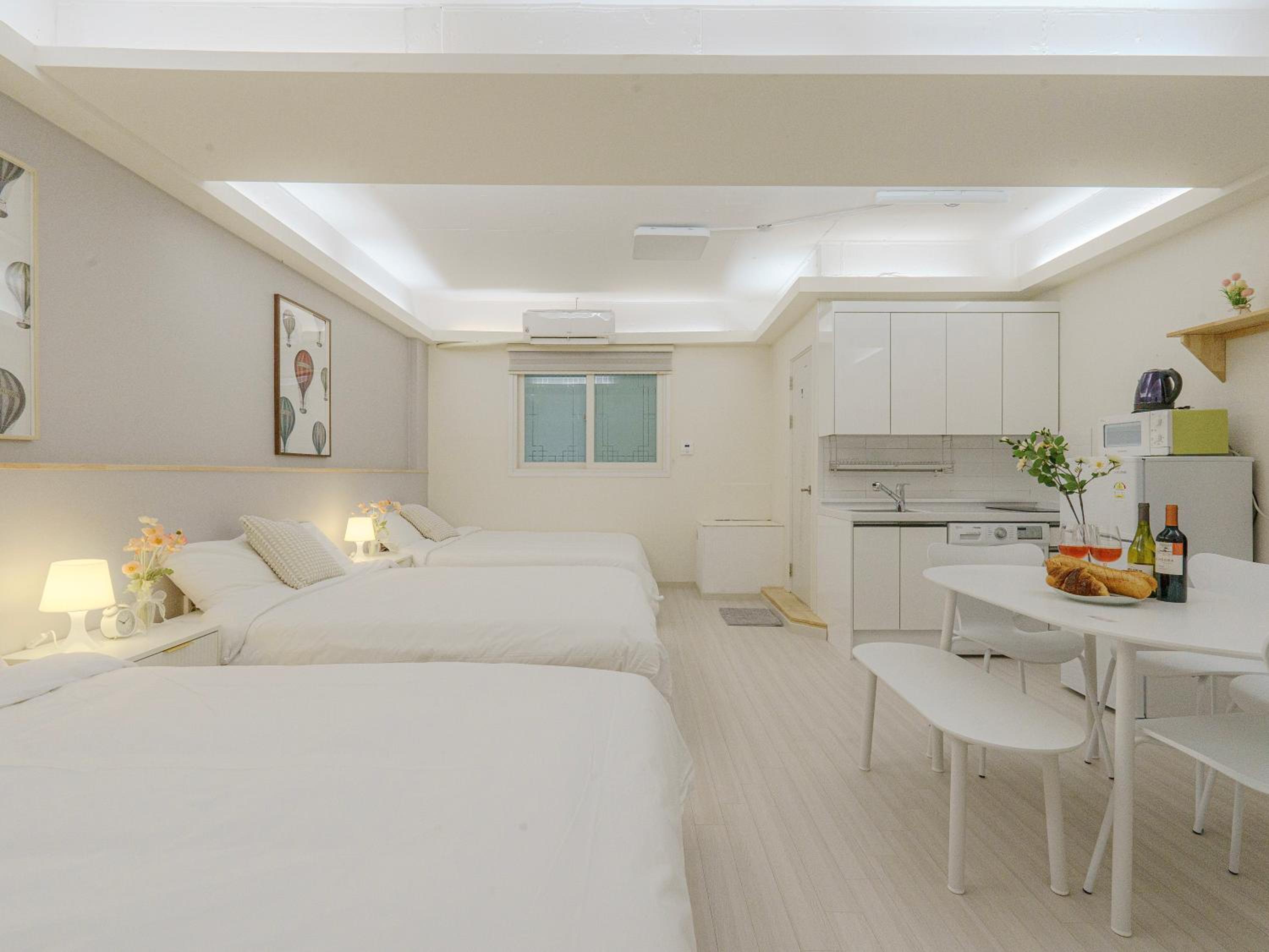 Three-Bedroom Suite - Photo 11