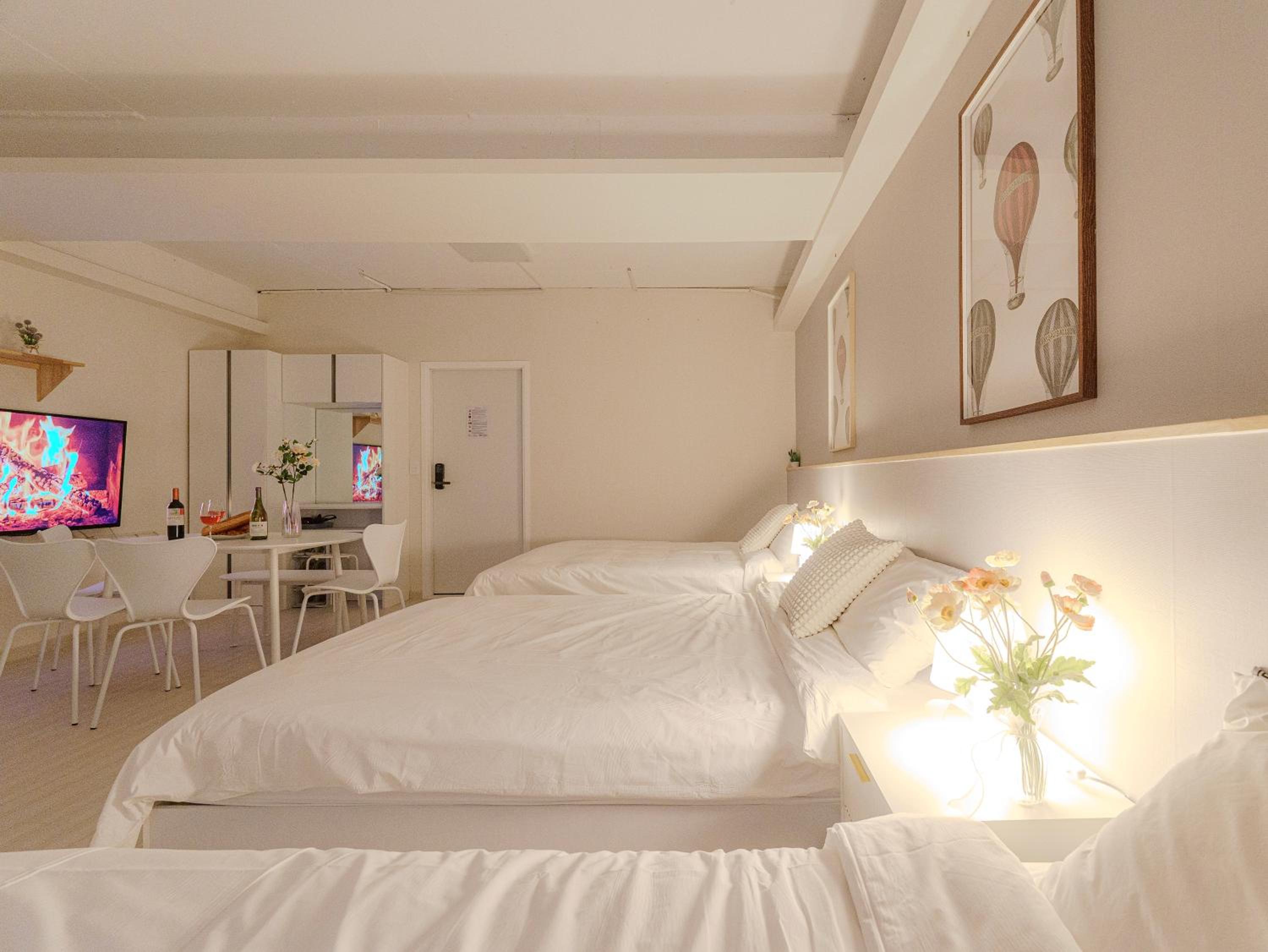 Three-Bedroom Suite - Photo 19