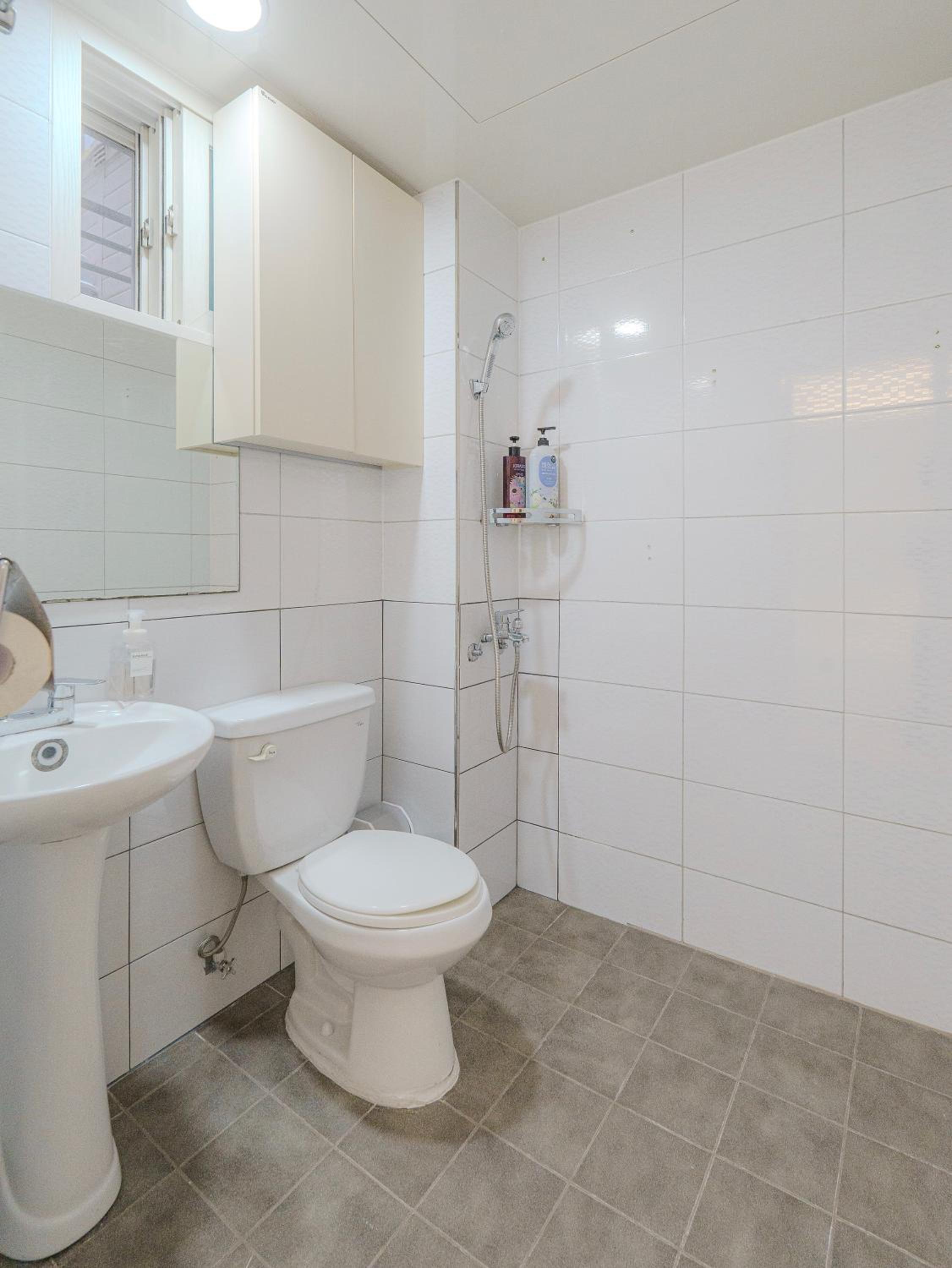 Three-Bedroom Suite - Photo 4