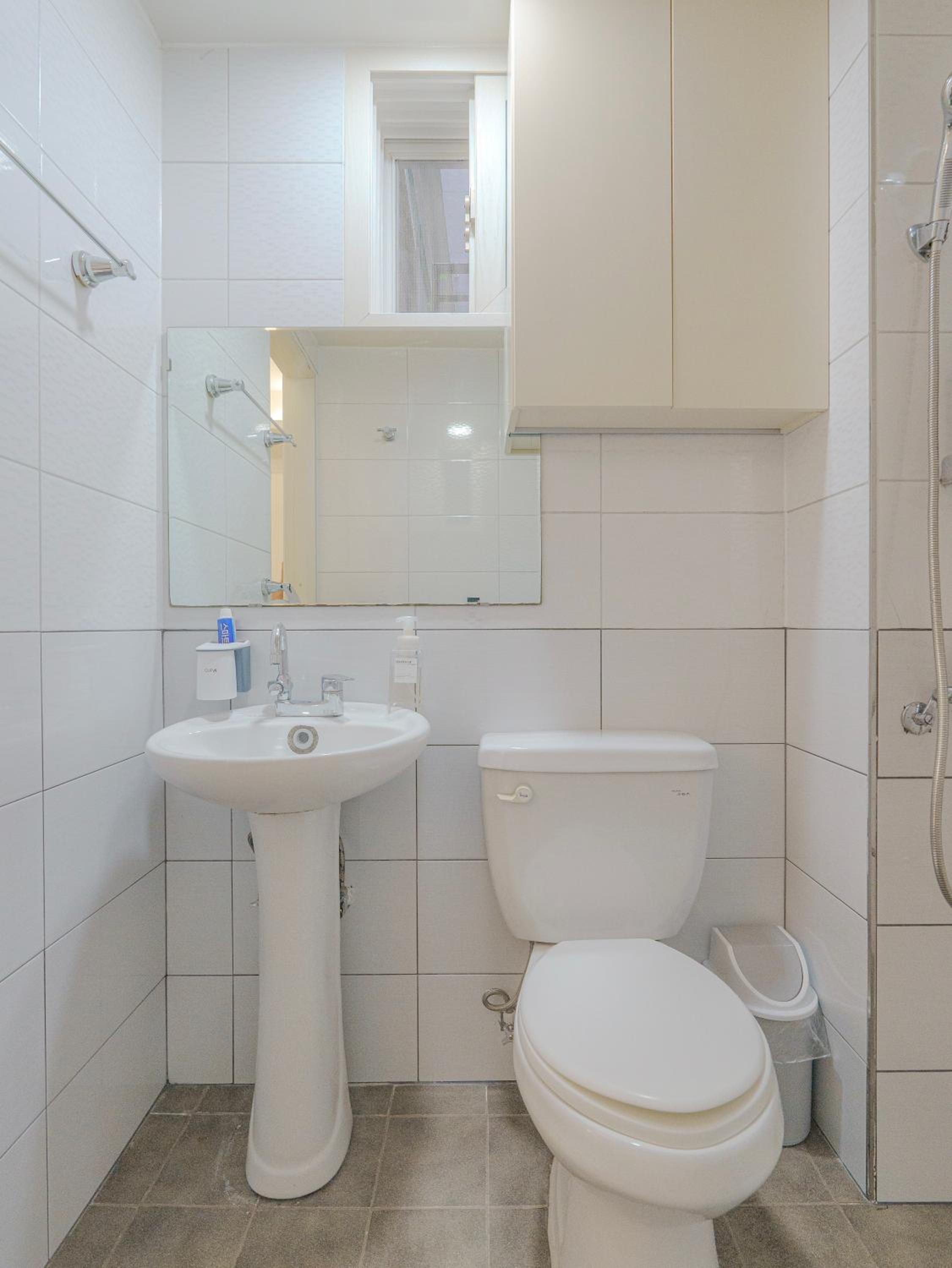 Three-Bedroom Suite - Photo 3