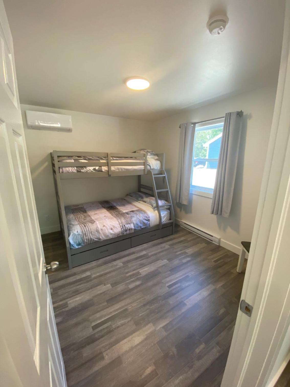 Two-Bedroom Cottage photo 3