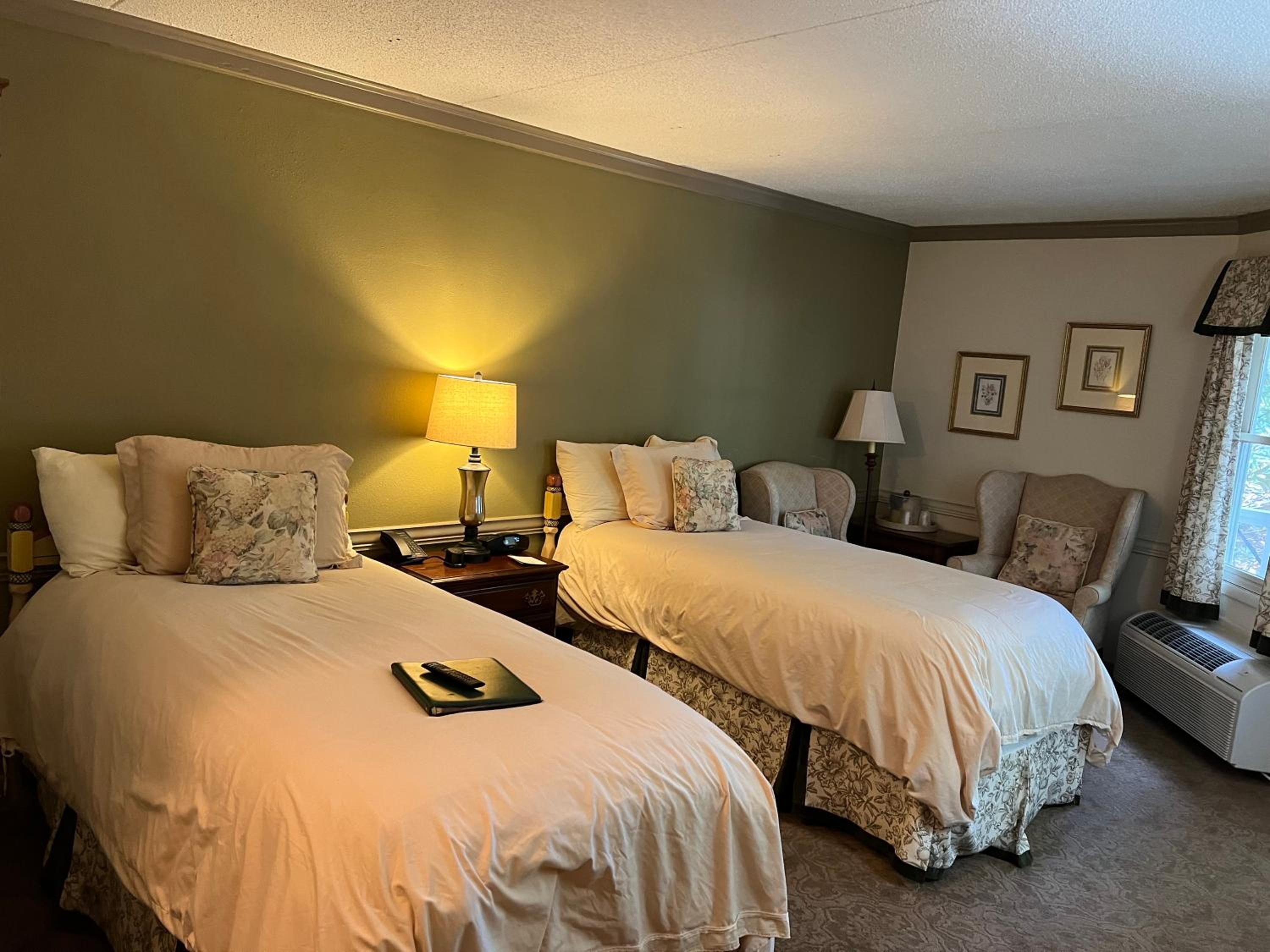 Twin Room - Non-Smoking photo 1
