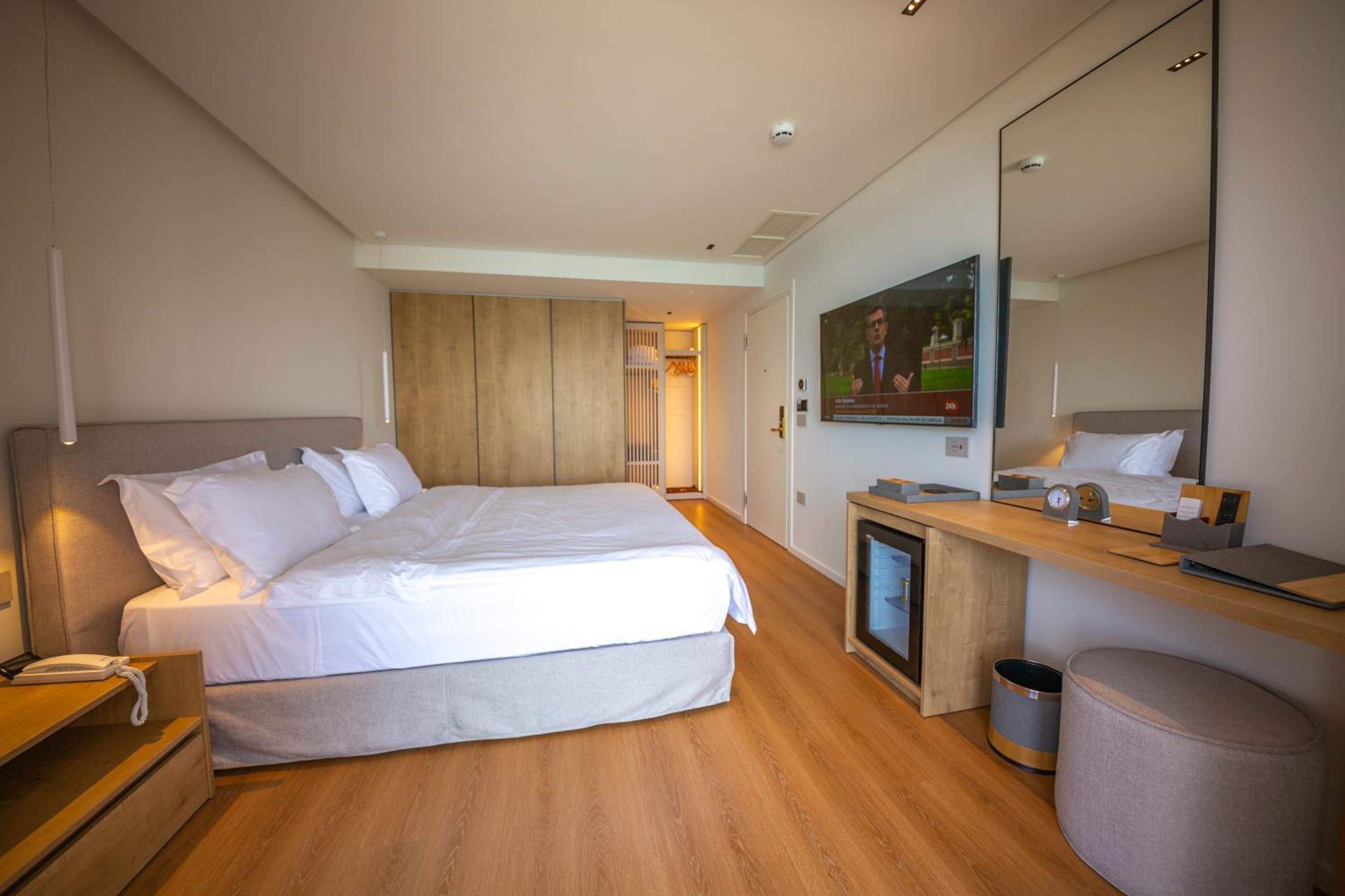 Deluxe Double Room with Balcony and Sea View photo 2