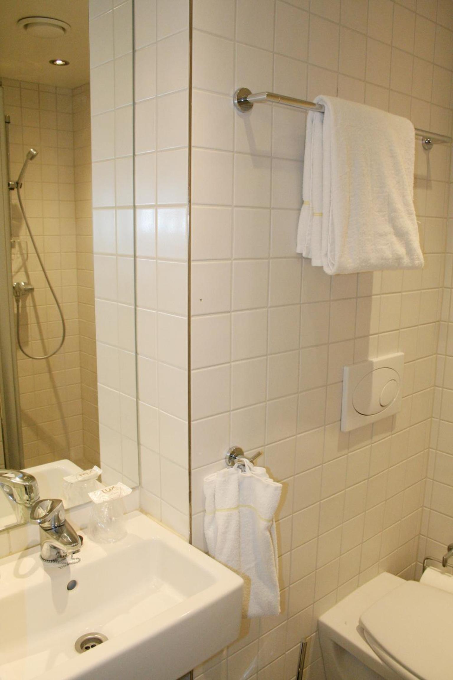 Single Room With Bathroom photo 3
