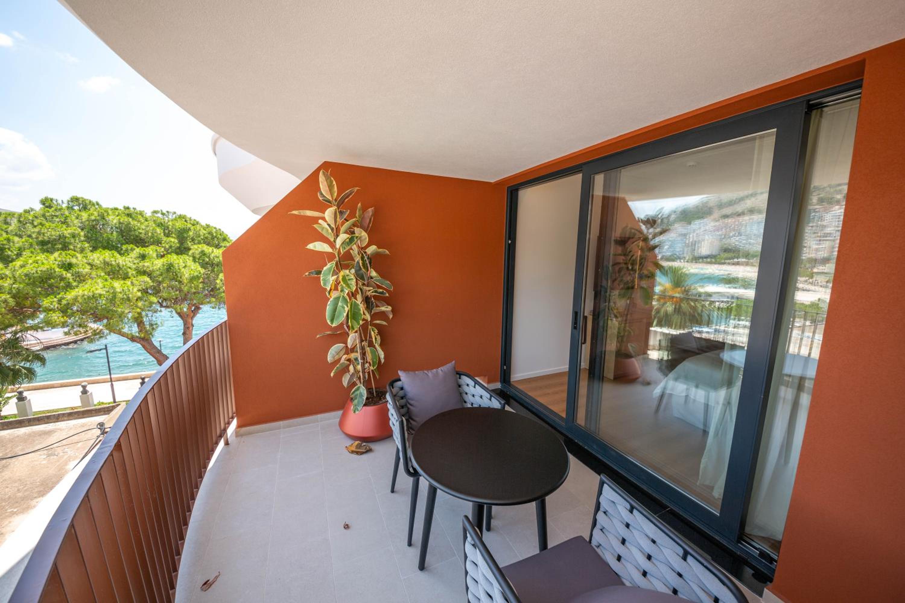 Deluxe Twin Room with Balcony