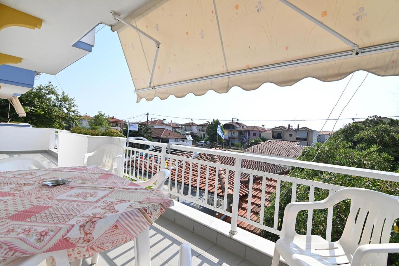 Family Room with Garden View - Photo 4