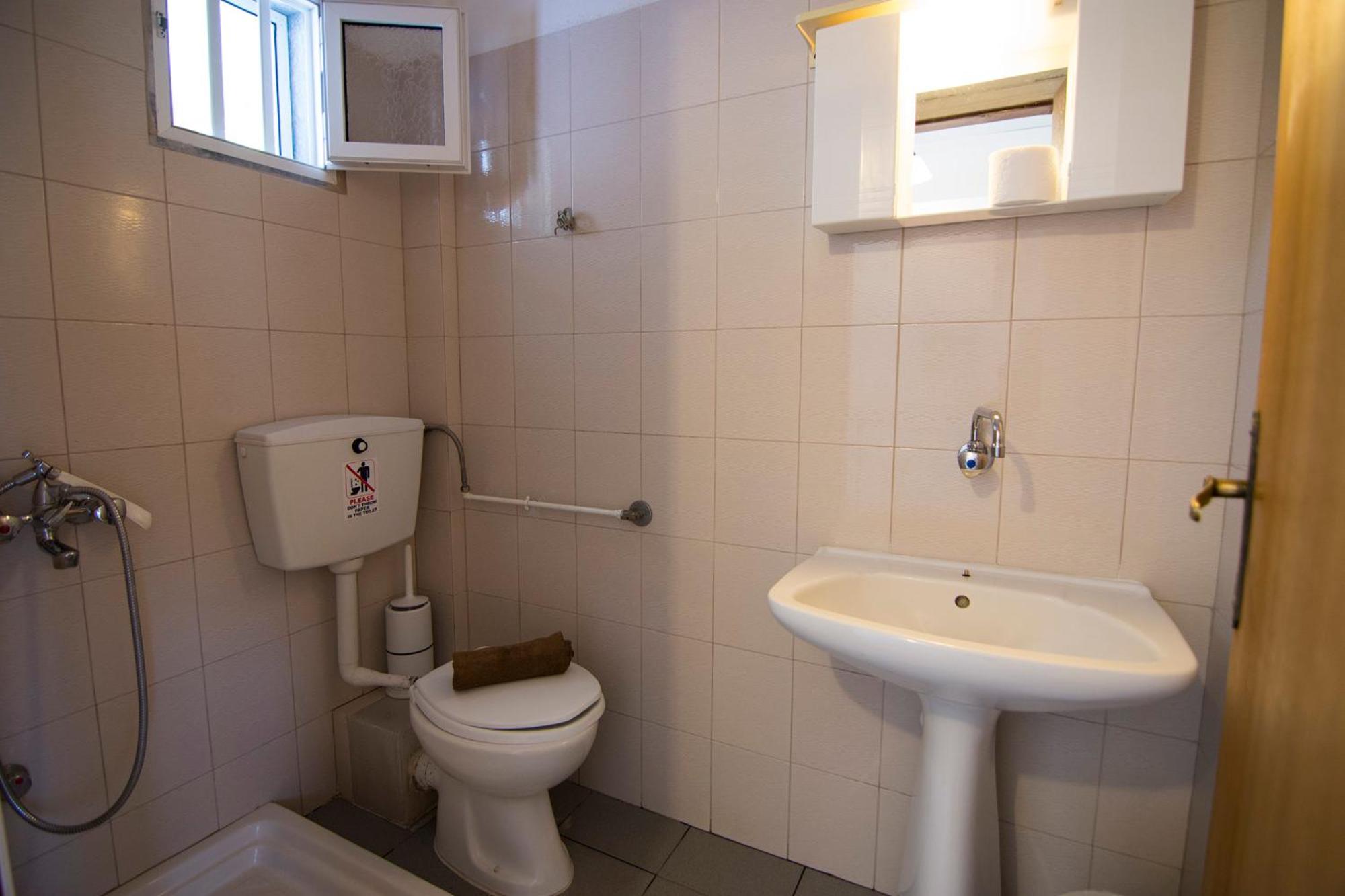 Quadruple Room - Photo 5