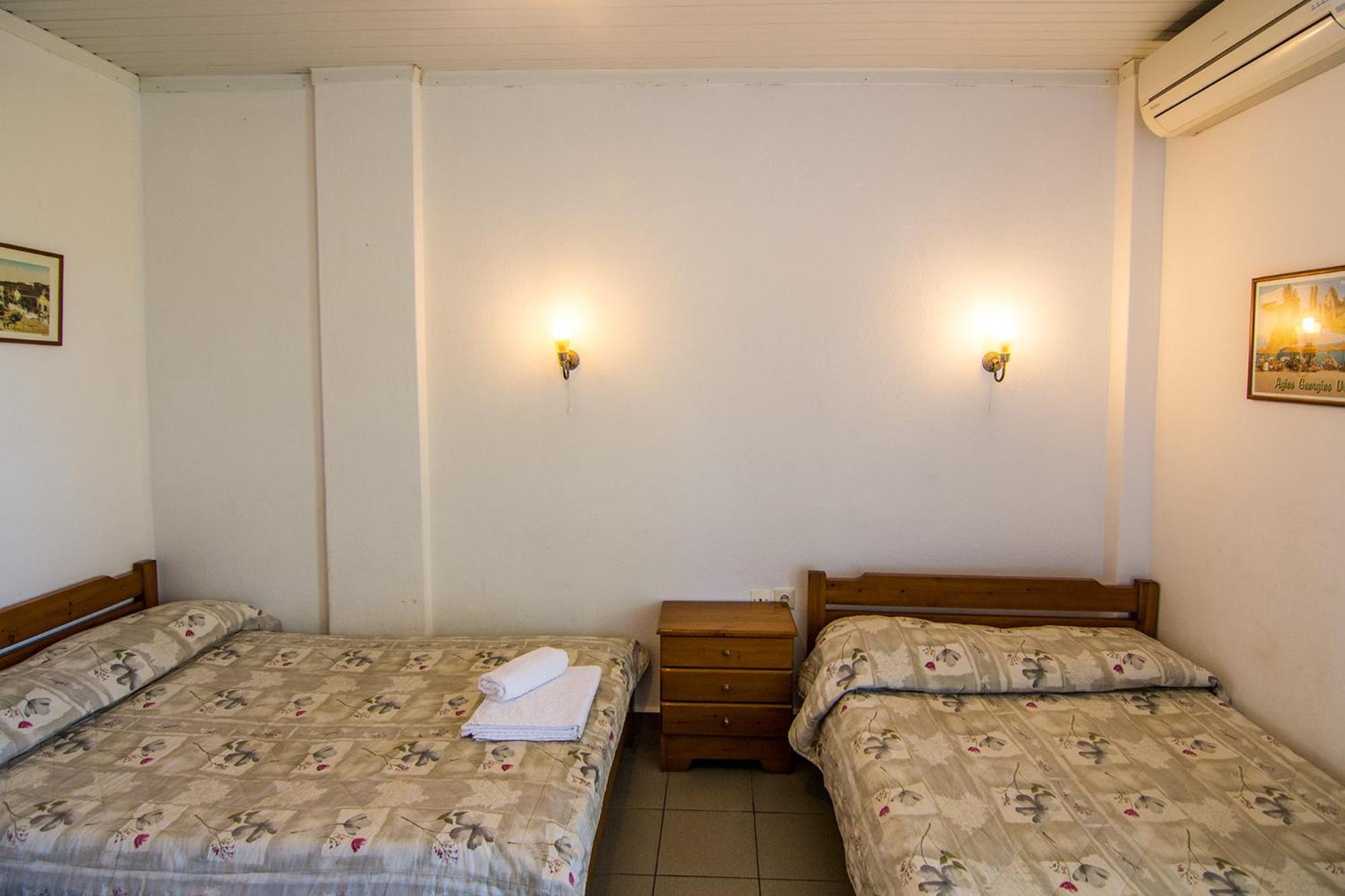 Quadruple Room - Photo 1
