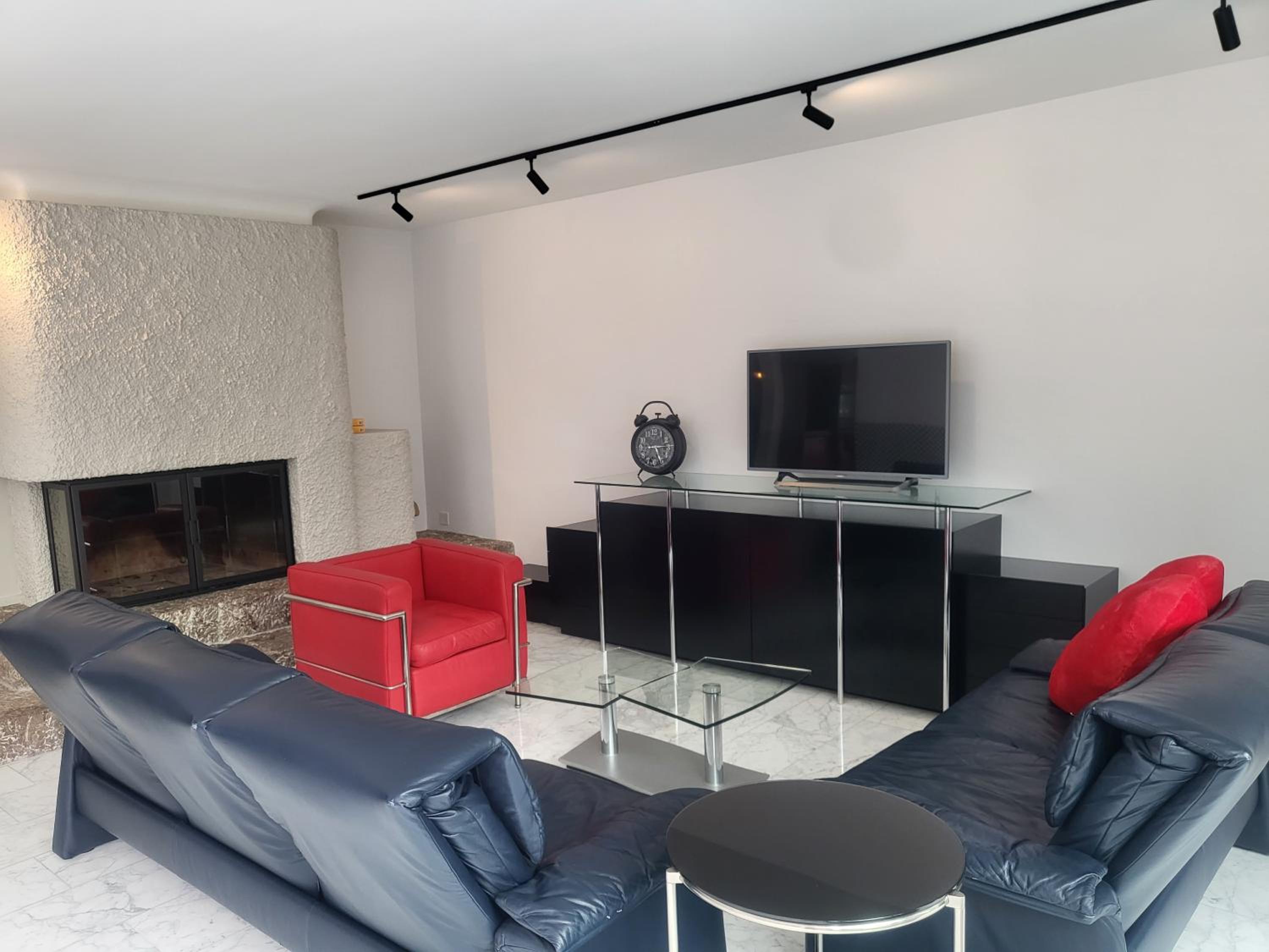 Three-Bedroom Apartment photo 1