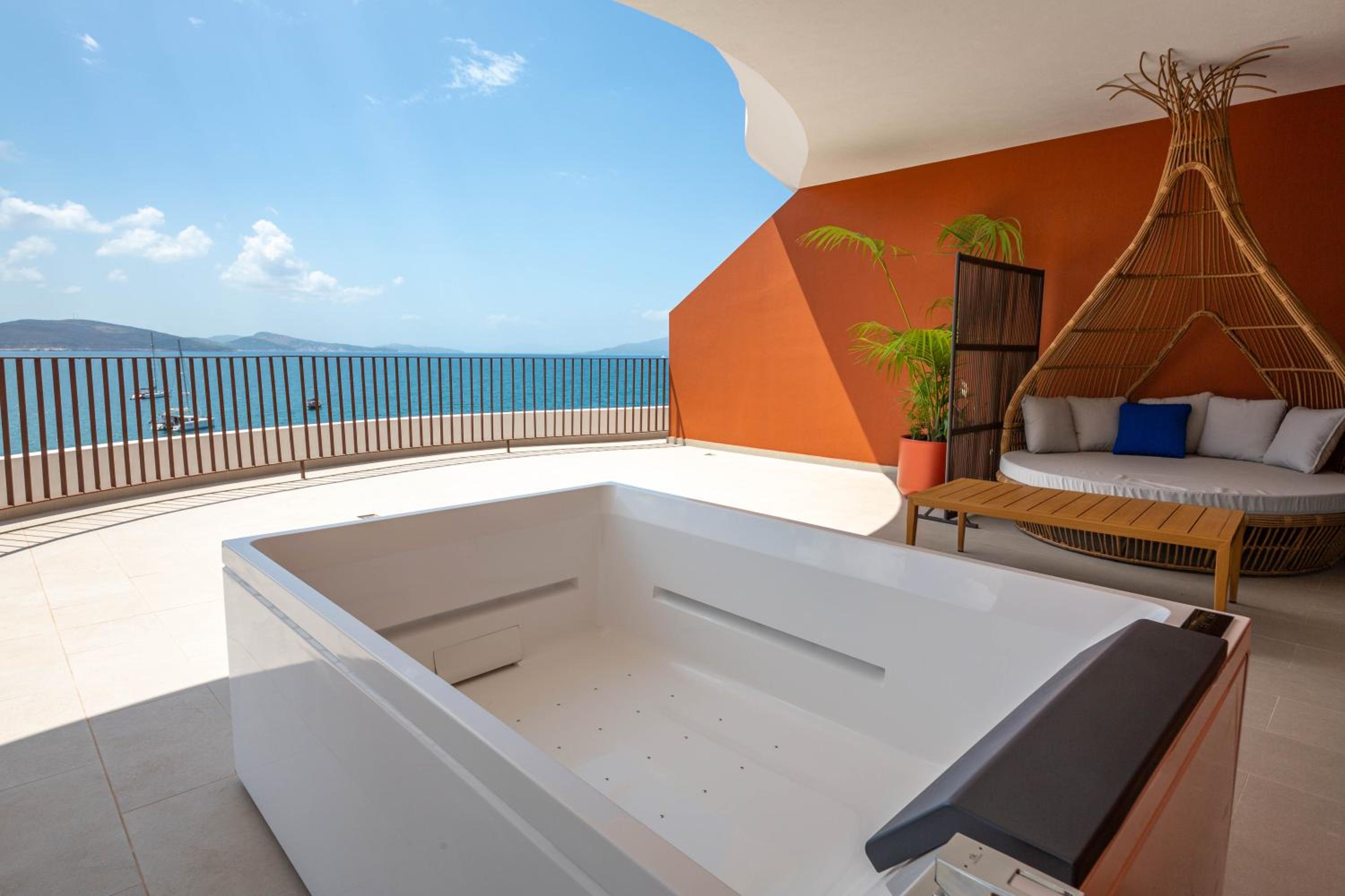 Queen Suite with Sea View photo 2