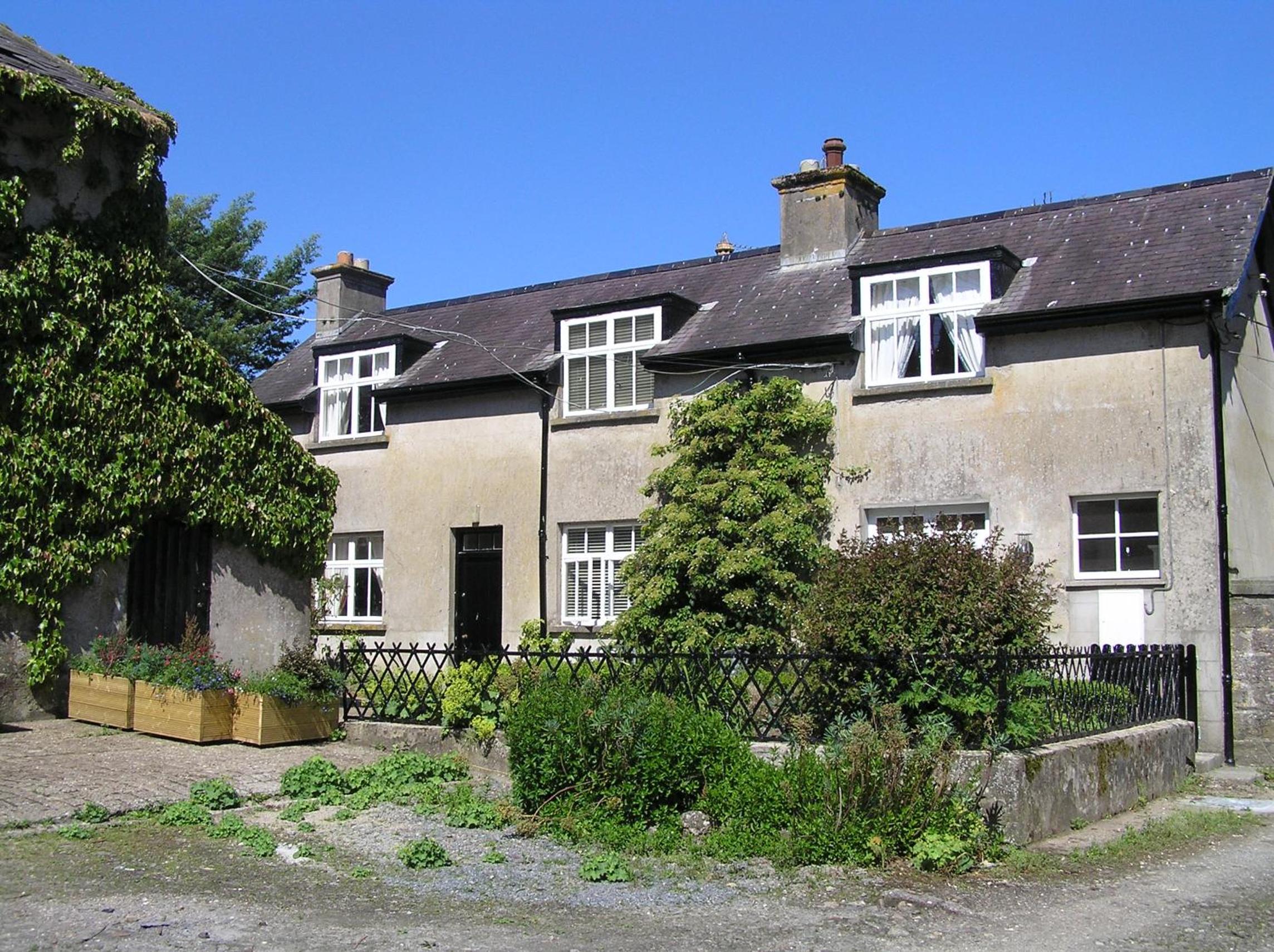 Three-Bedroom House photo 2