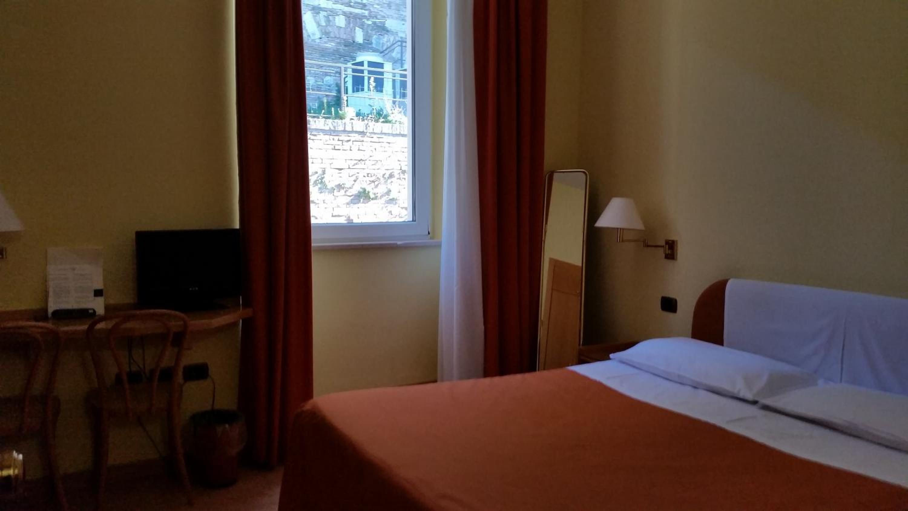 Double Room - Photo 4