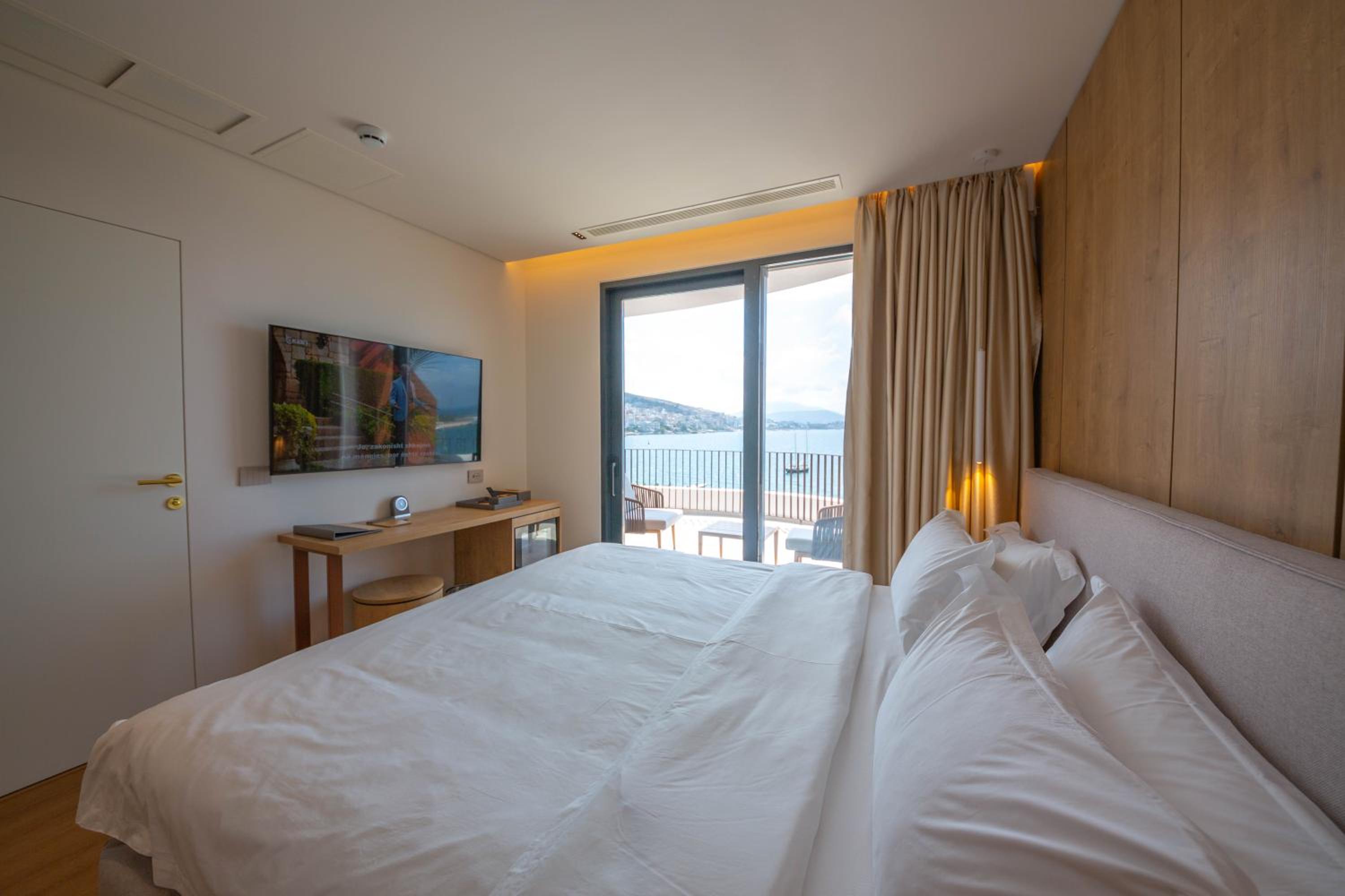 Deluxe Suite with Sea View
