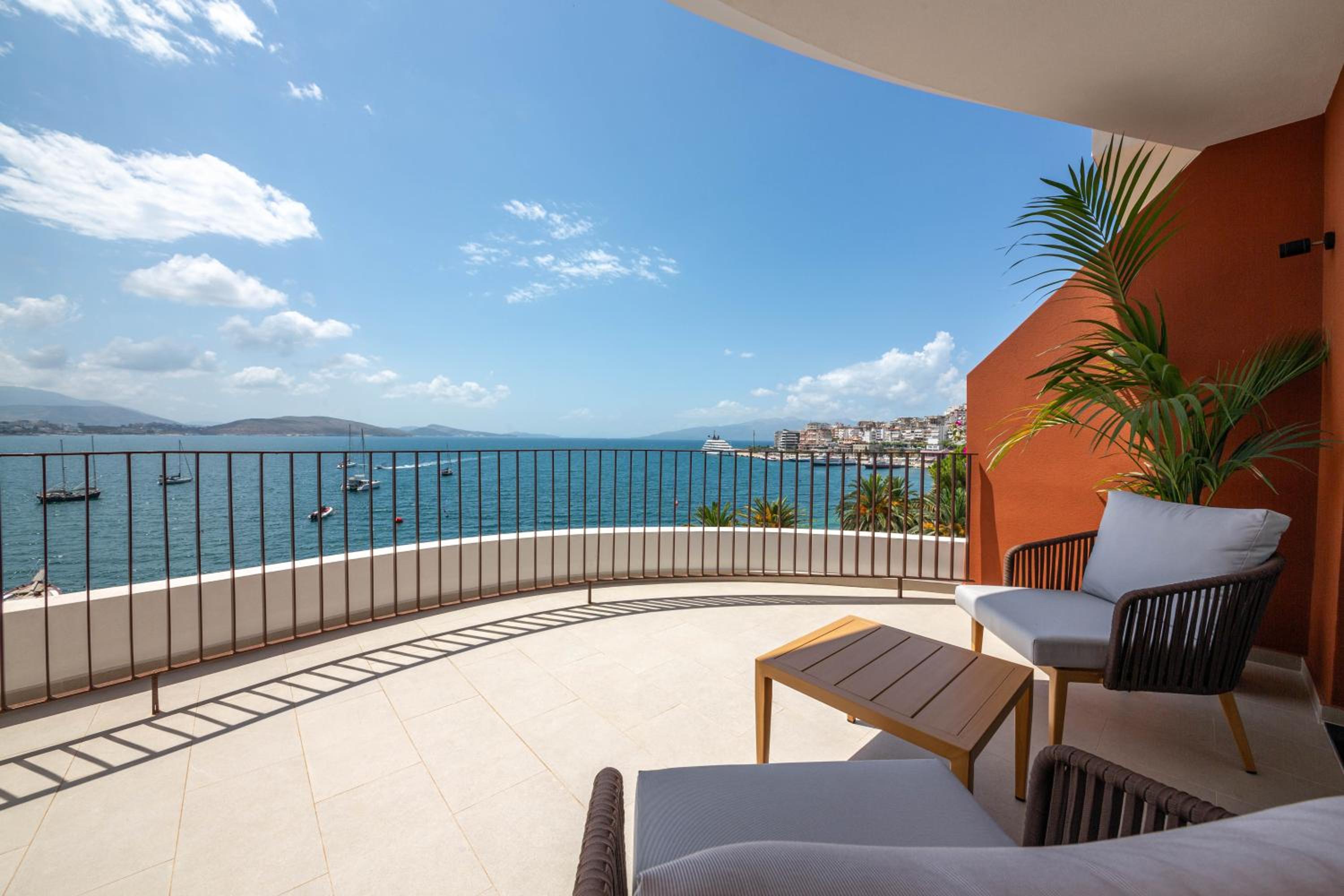 Deluxe Suite with Sea View photo 3