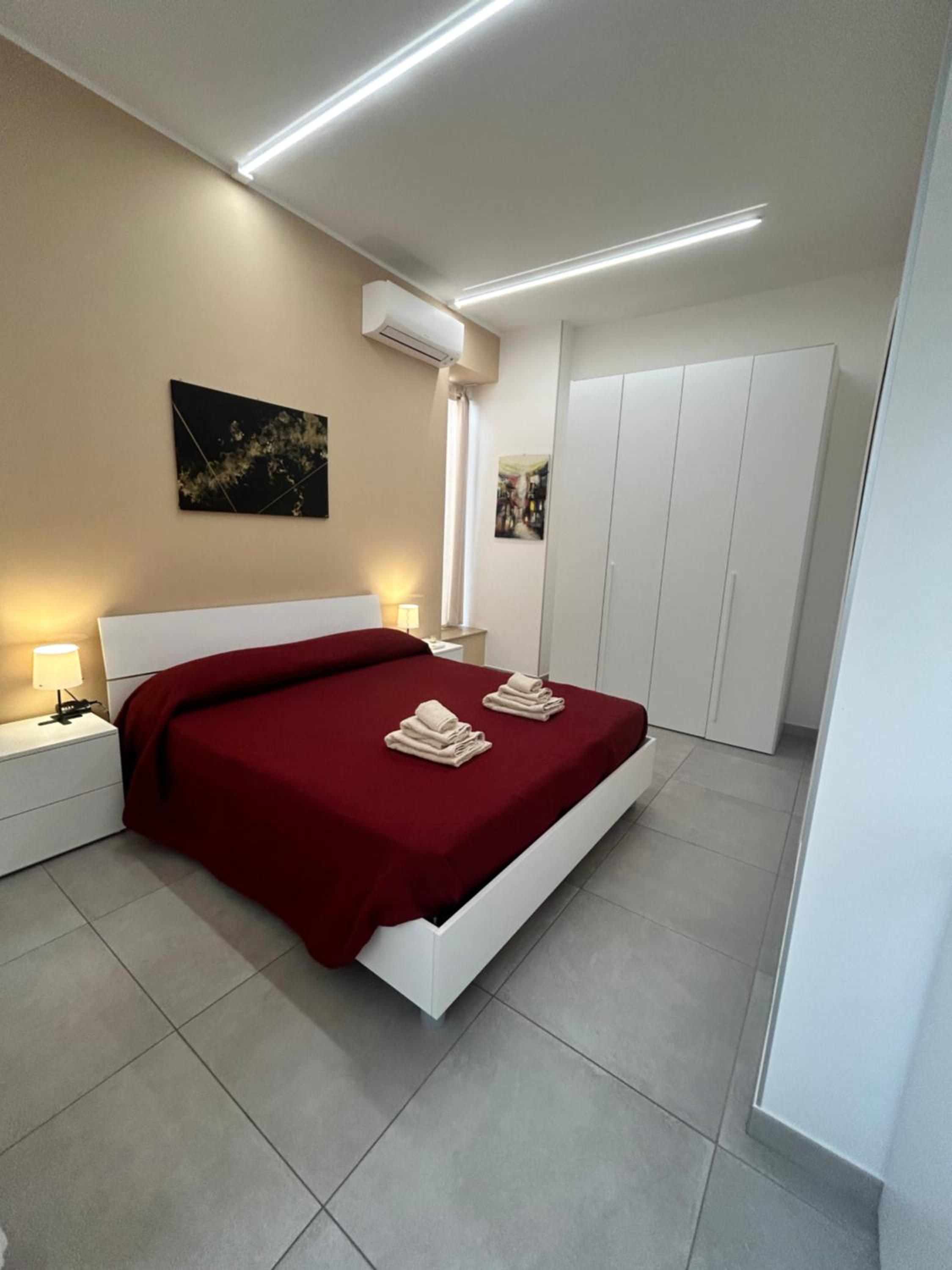 One-Bedroom Apartment photo 1