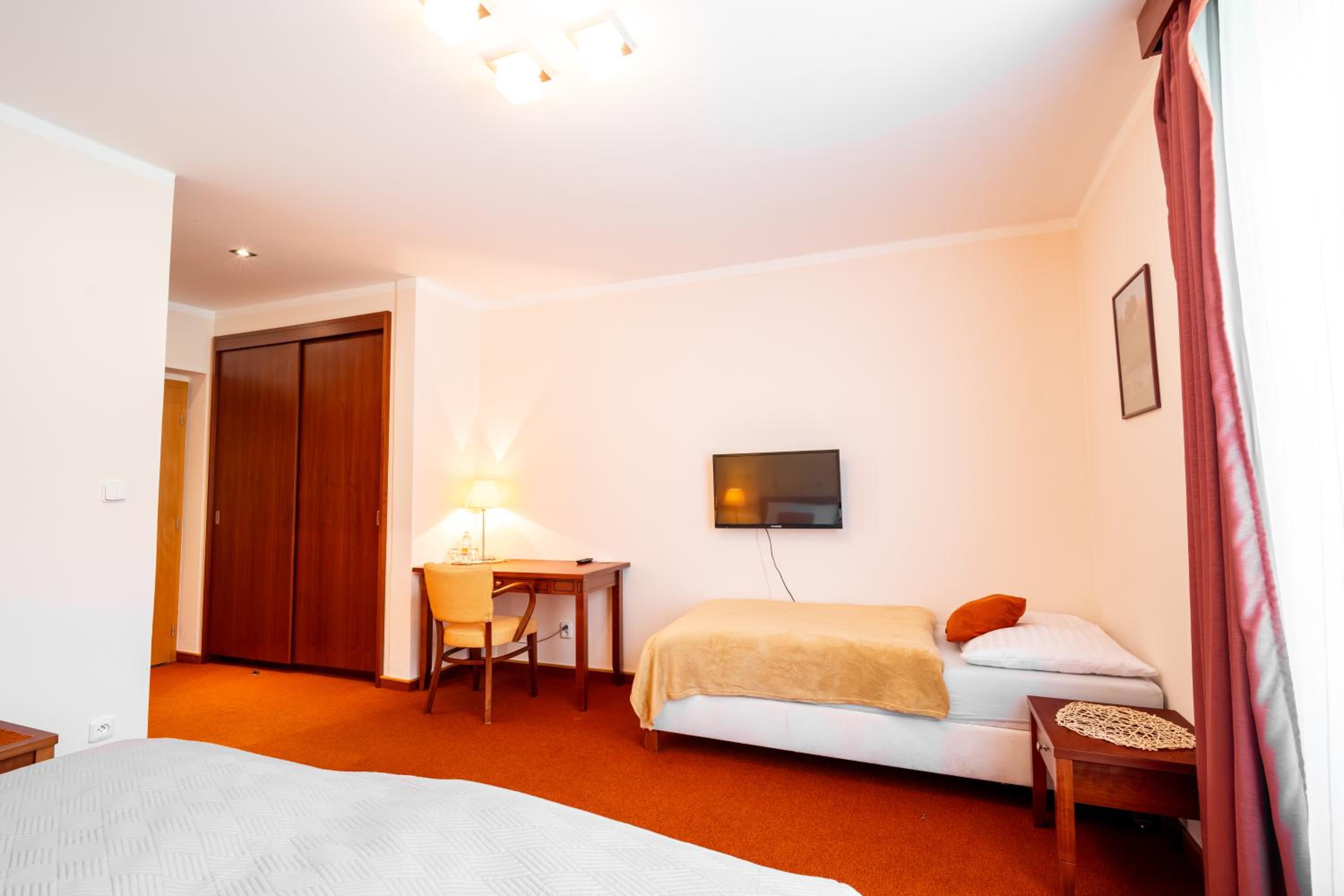 Double Room with Extra Bed photo 2