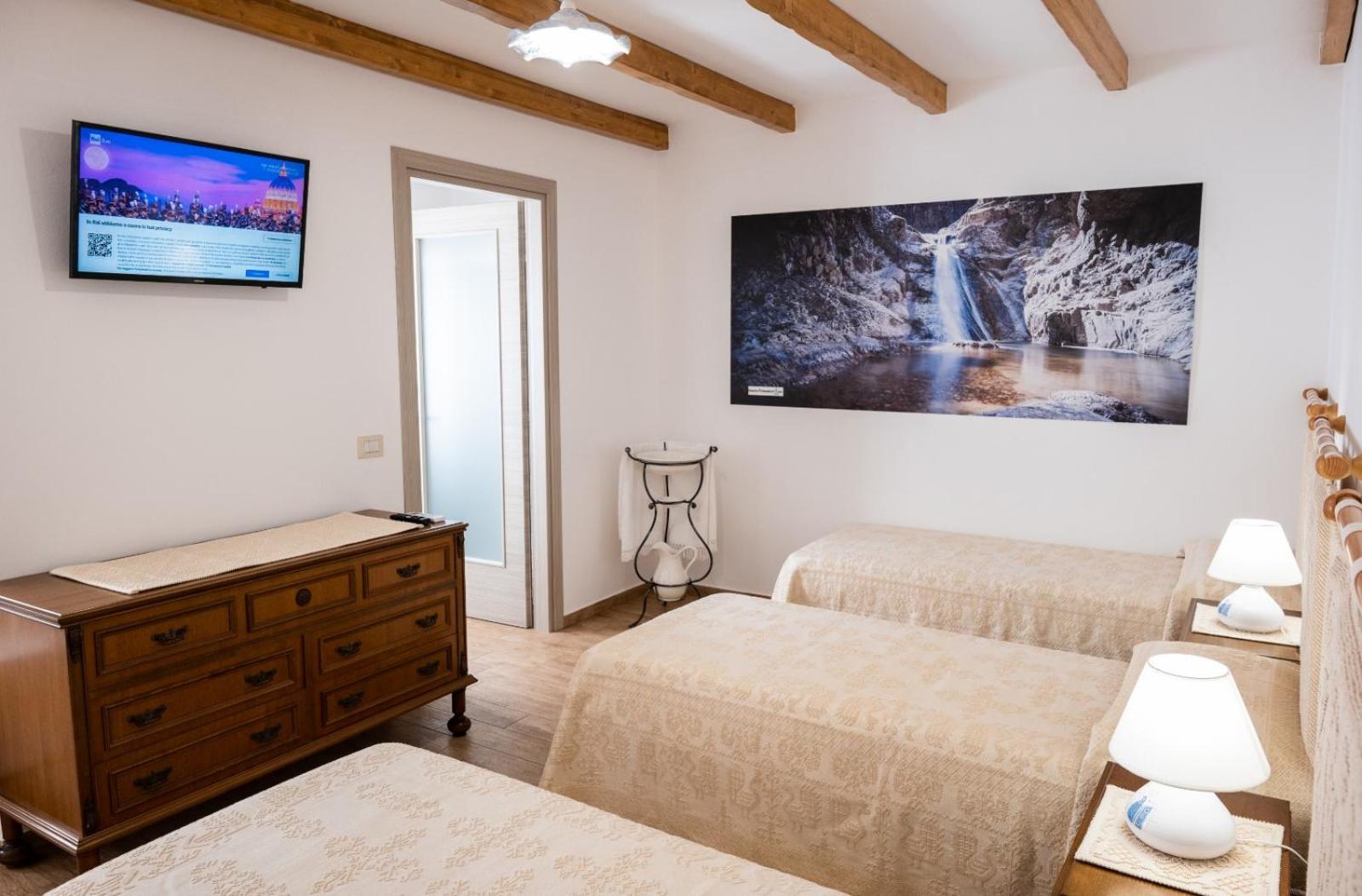 Triple Room with Private Bathroom photo 1