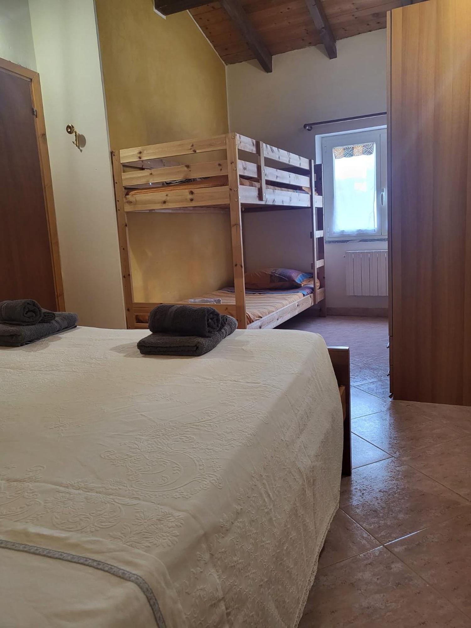 Quadruple Room with Private Bathroom photo 3