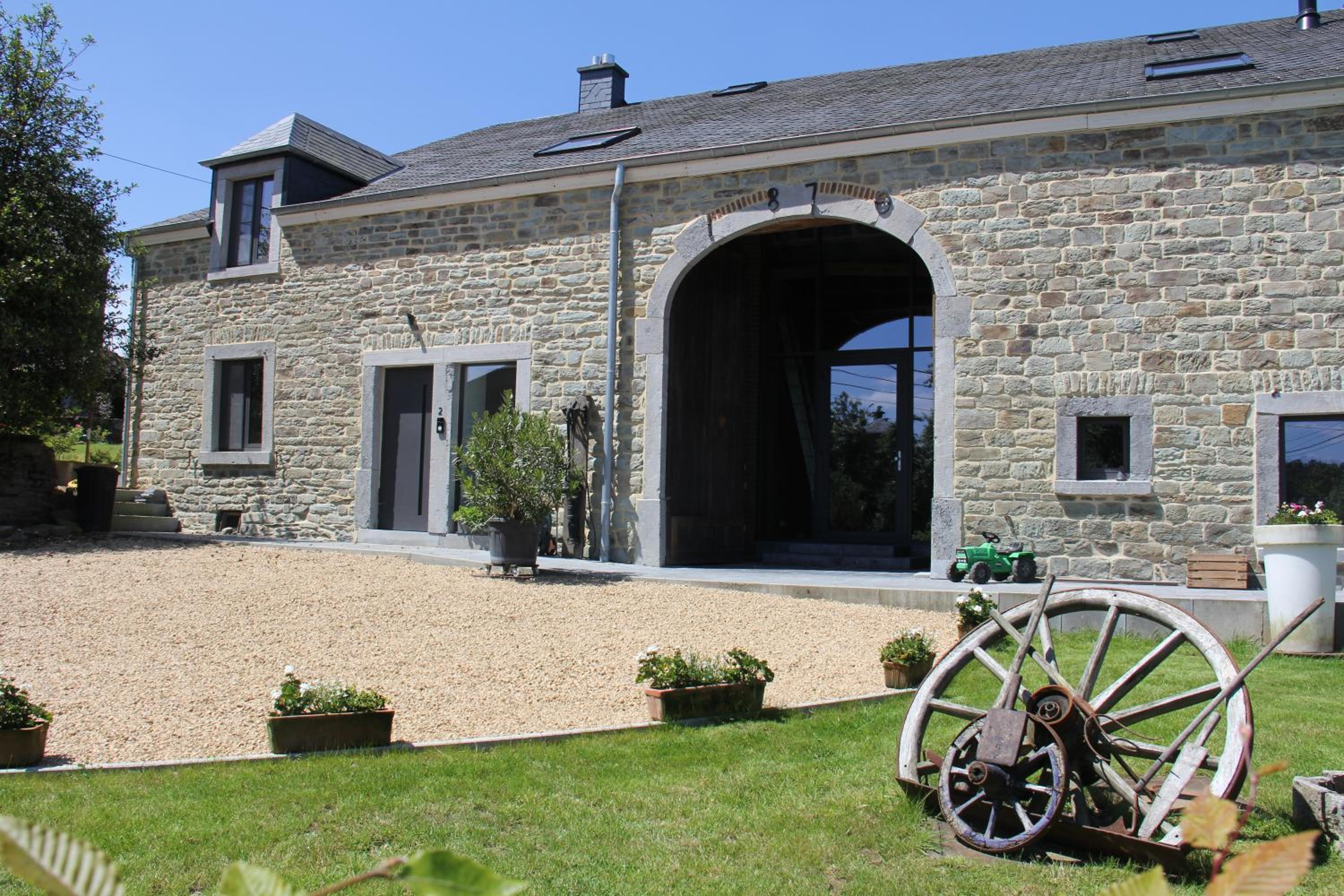 Five-Bedroom House photo 3