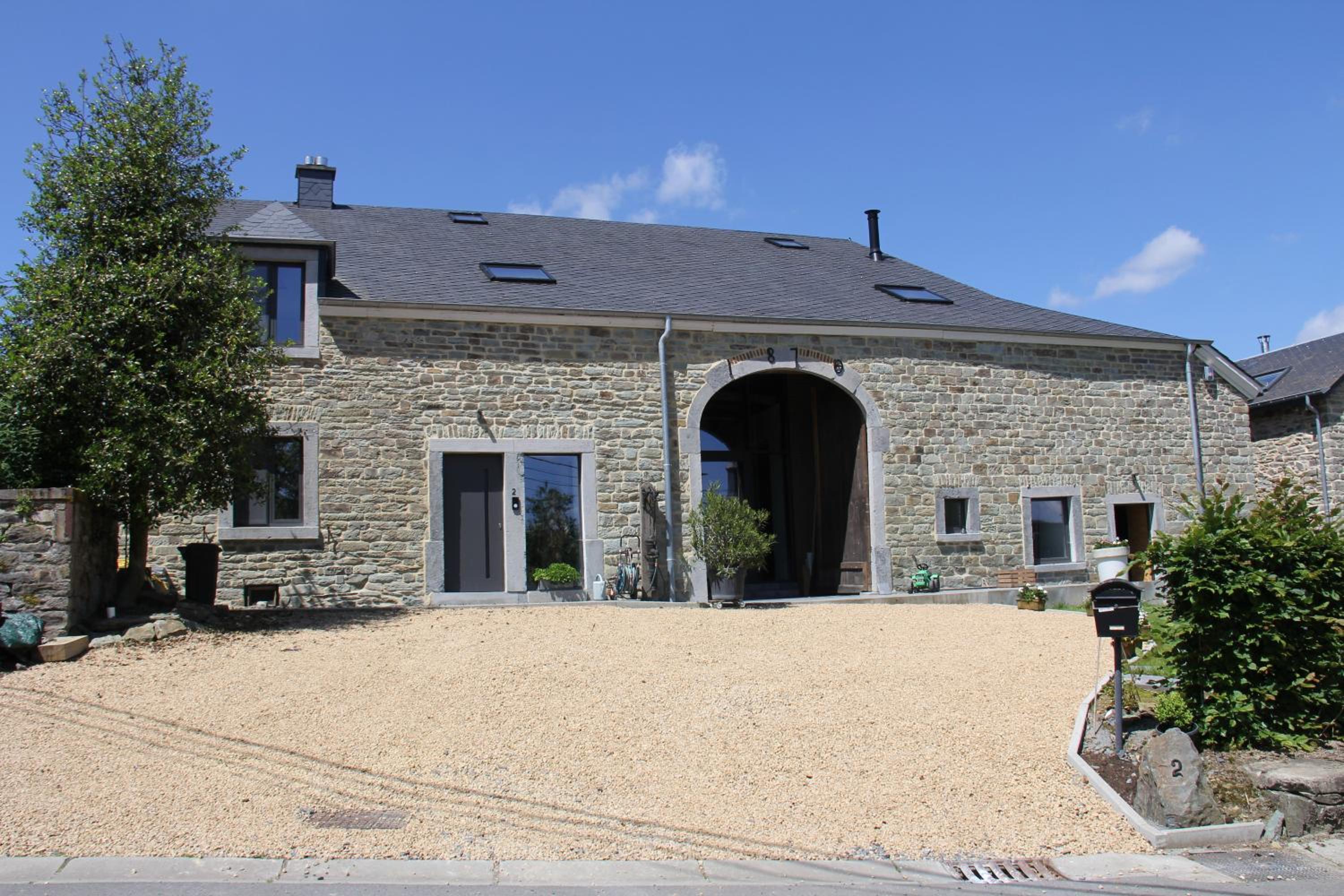 Five-Bedroom House photo 2