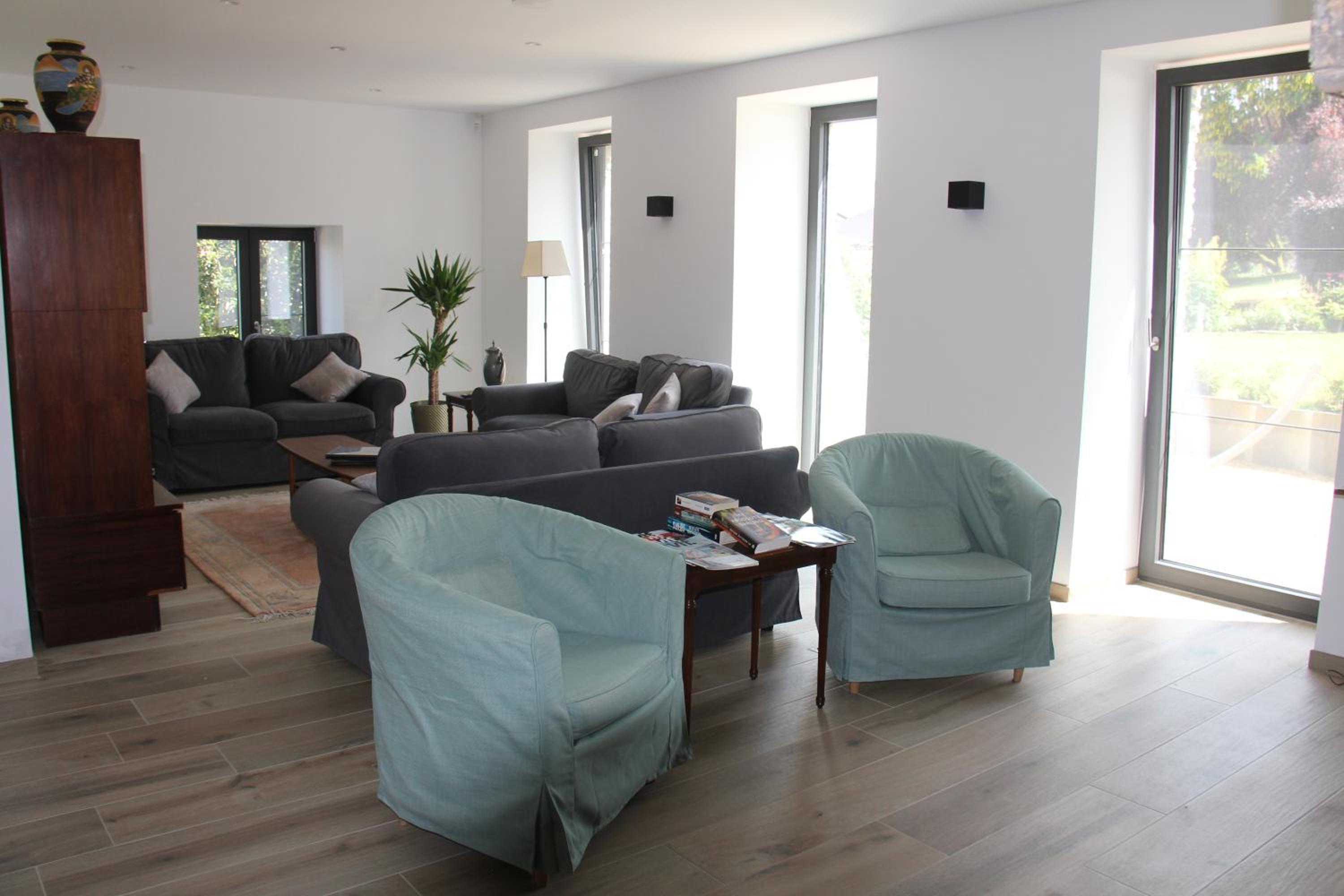 Five-Bedroom House photo 1