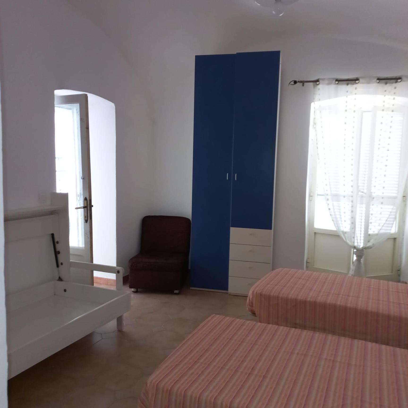 Basic Triple Room with Shared Bathroom