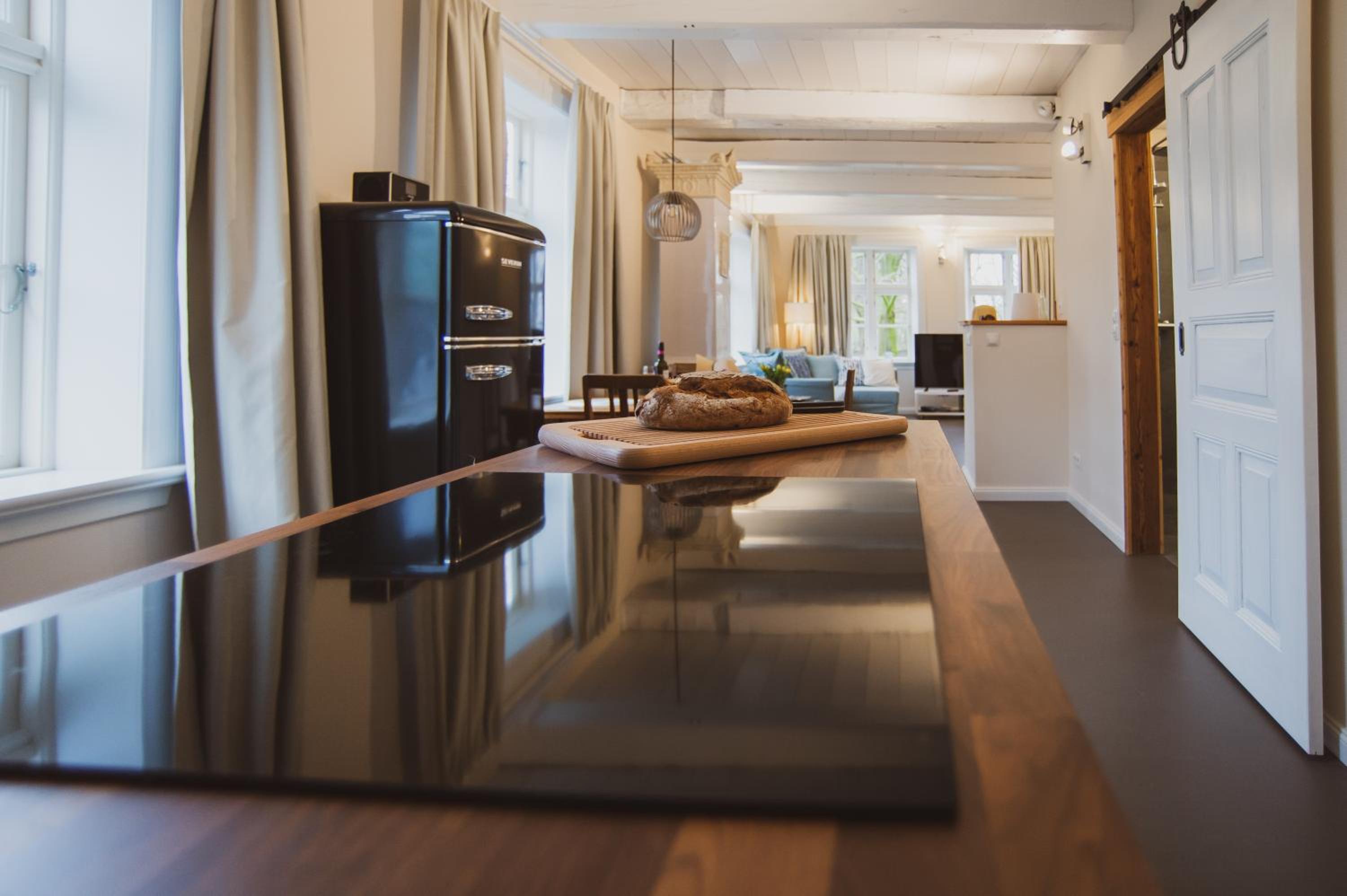 Deluxe King Suite - Photo 17