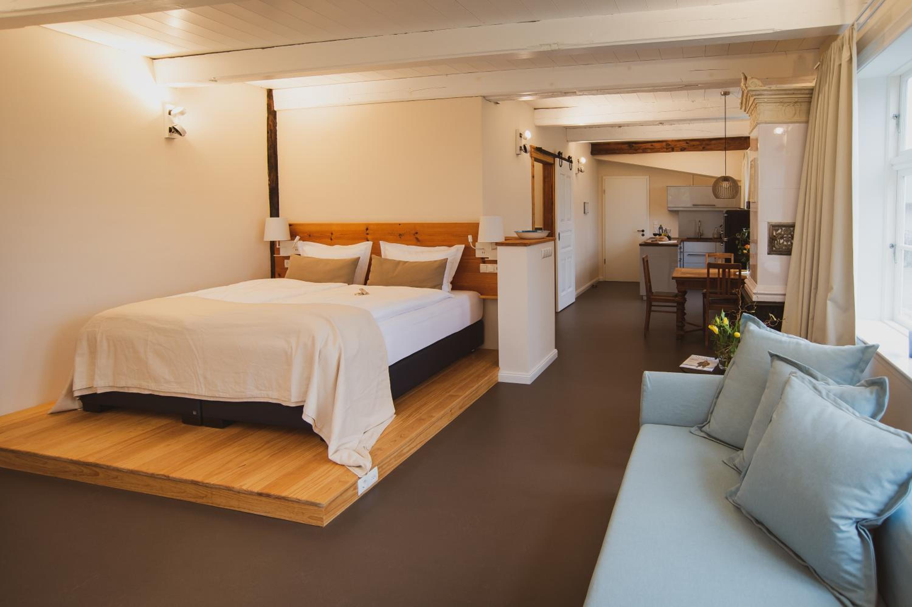 Deluxe King Suite - Photo 22