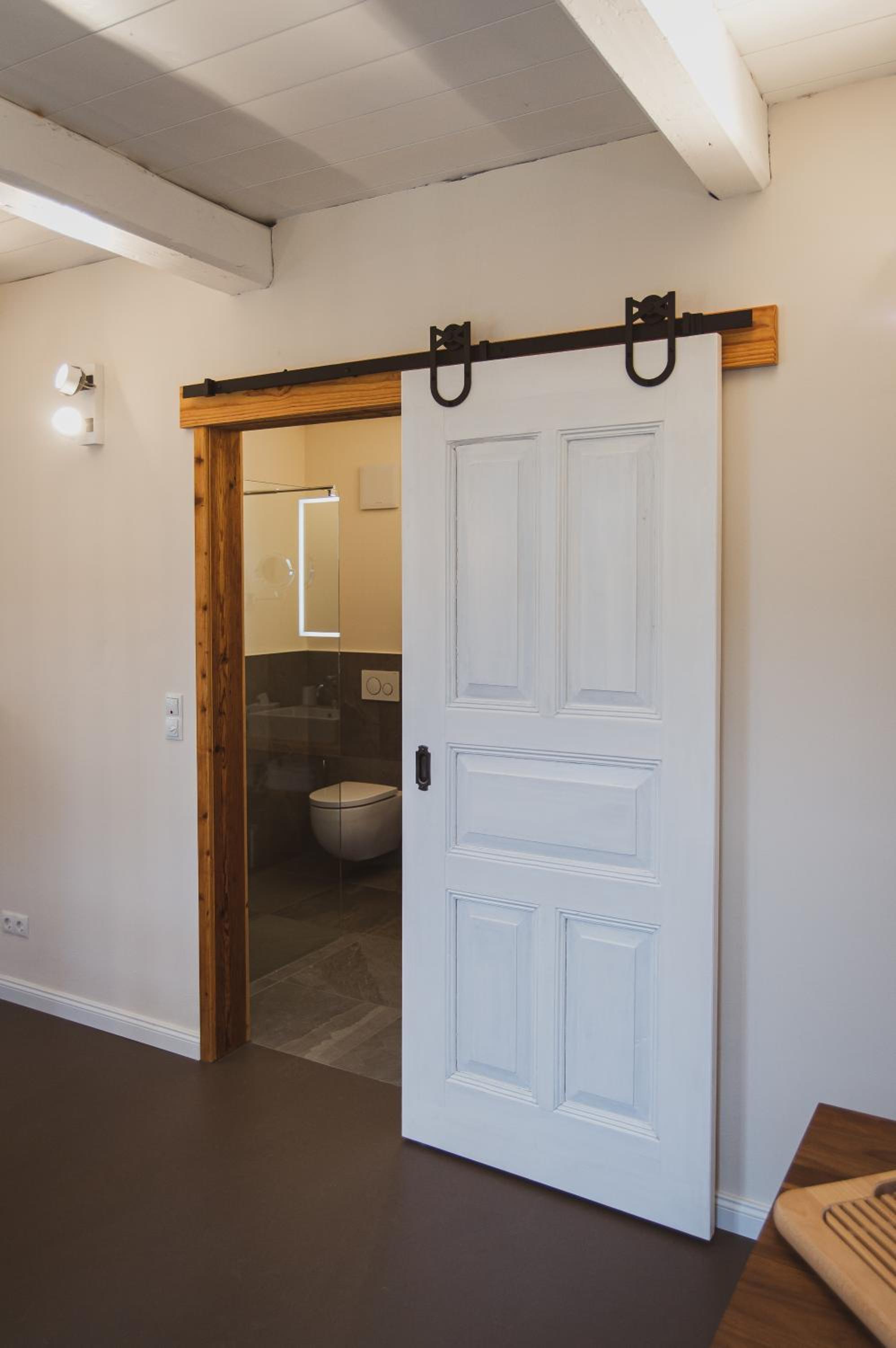 Deluxe King Suite - Photo 21