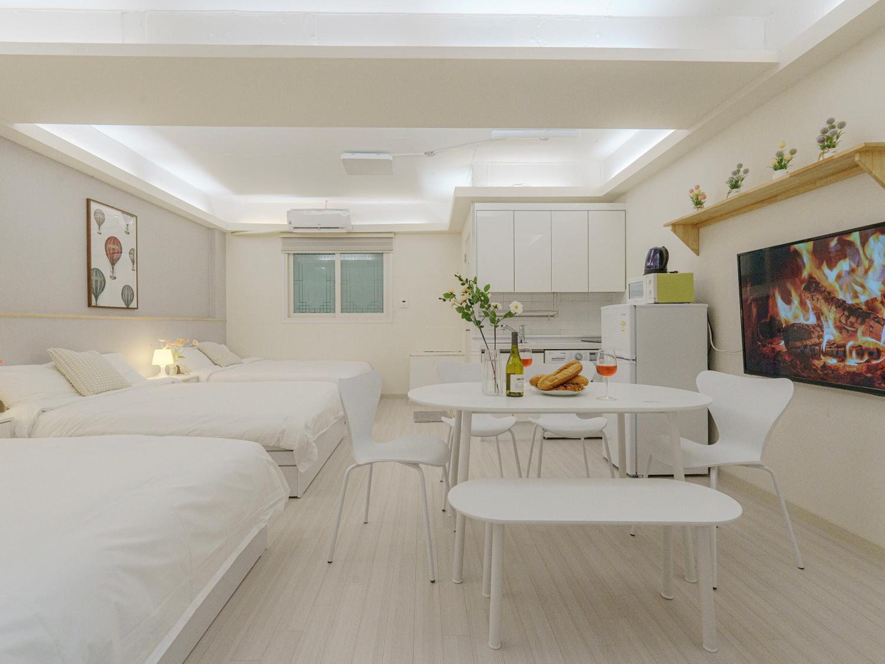 Three-Bedroom Suite - Photo 1