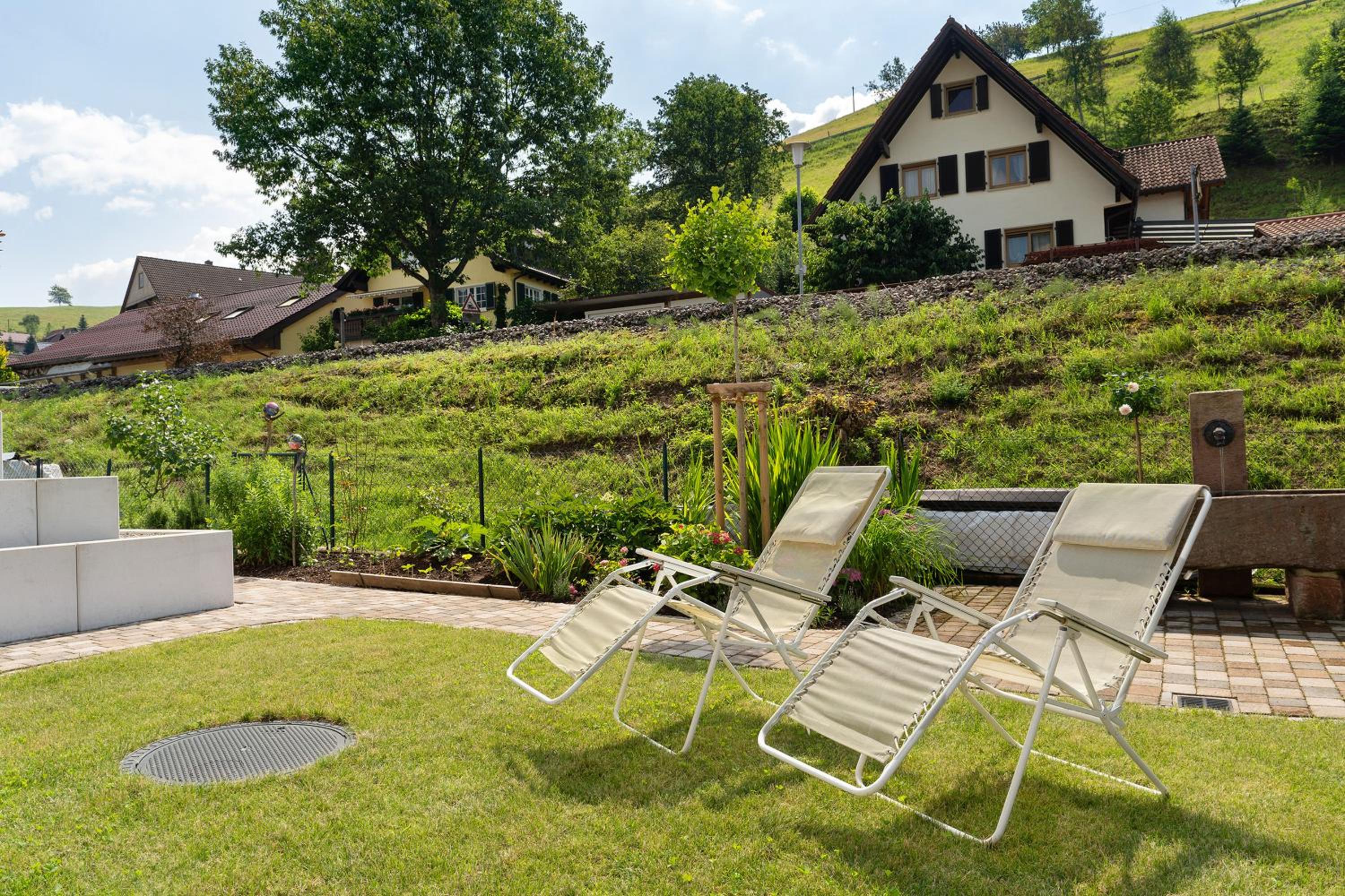 Two-Bedroom Deluxe Apartment with Garden View photo 2