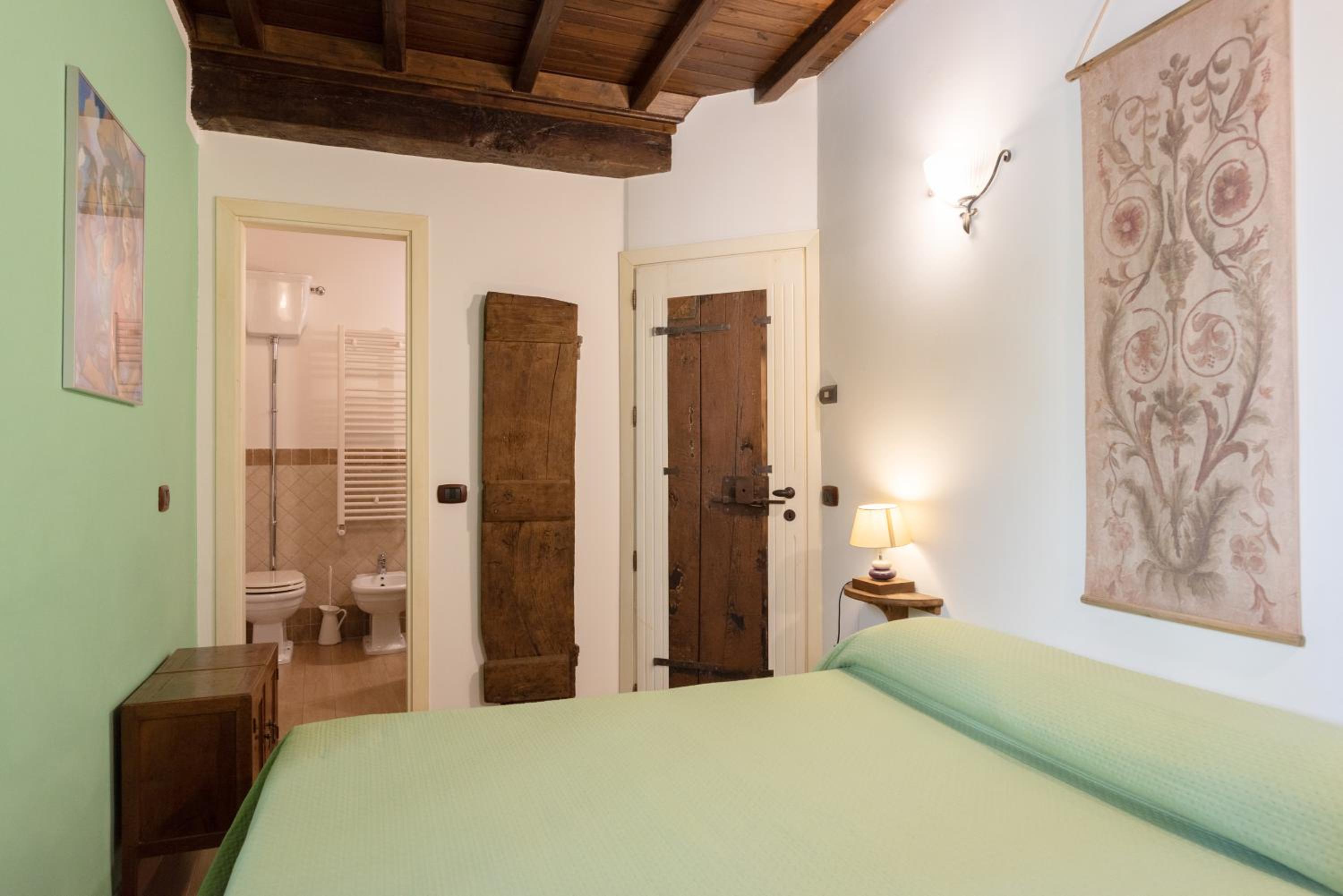 Budget Double Room - Photo 4