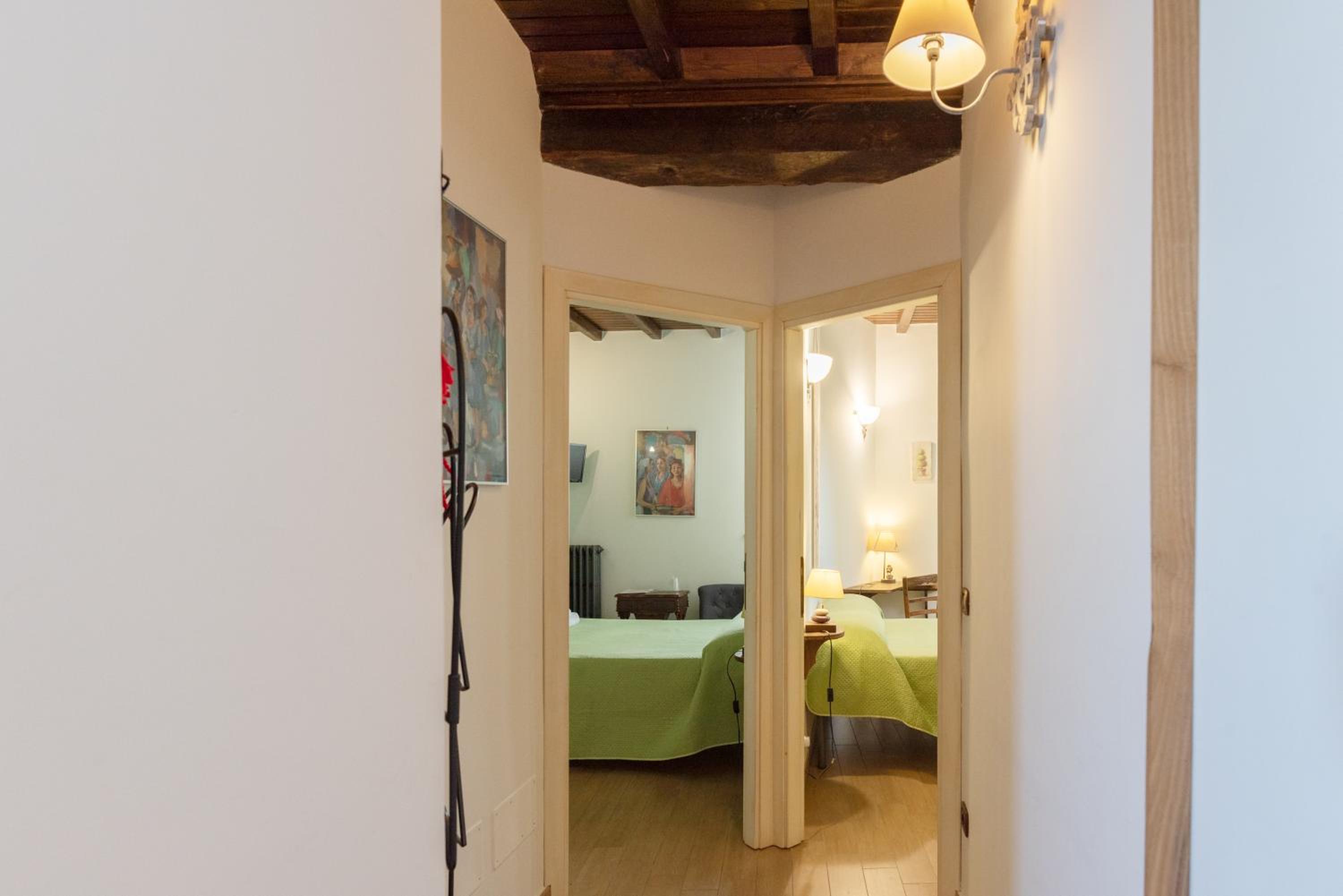 Budget Double Room - Photo 8
