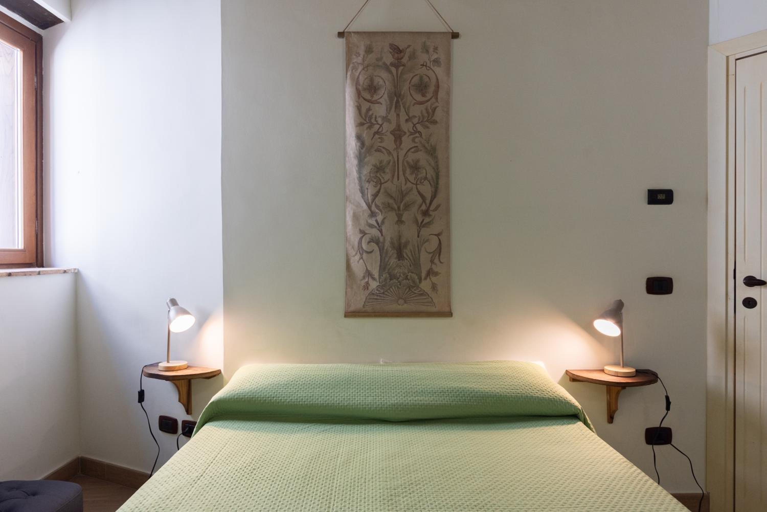 Budget Double Room - Photo 13
