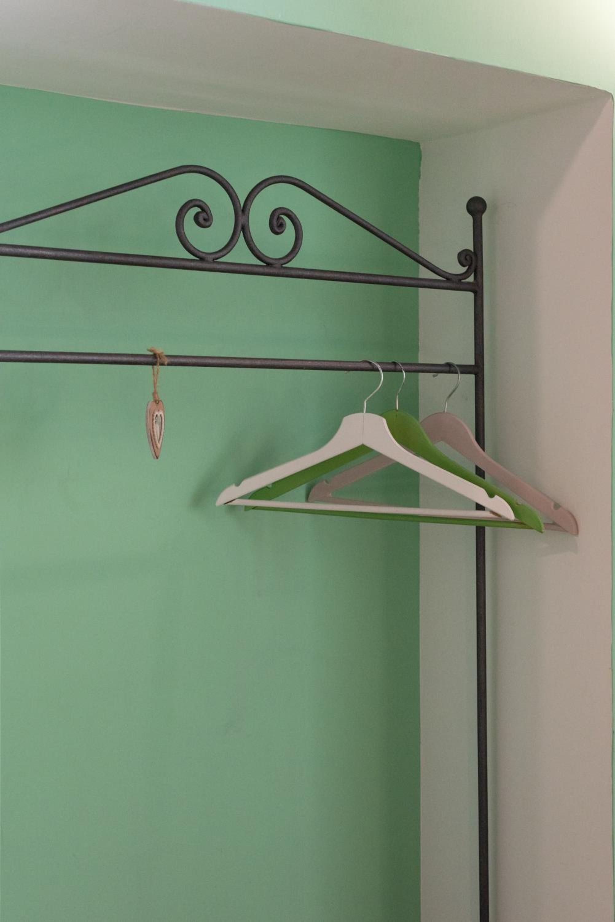 Budget Double Room - Photo 5