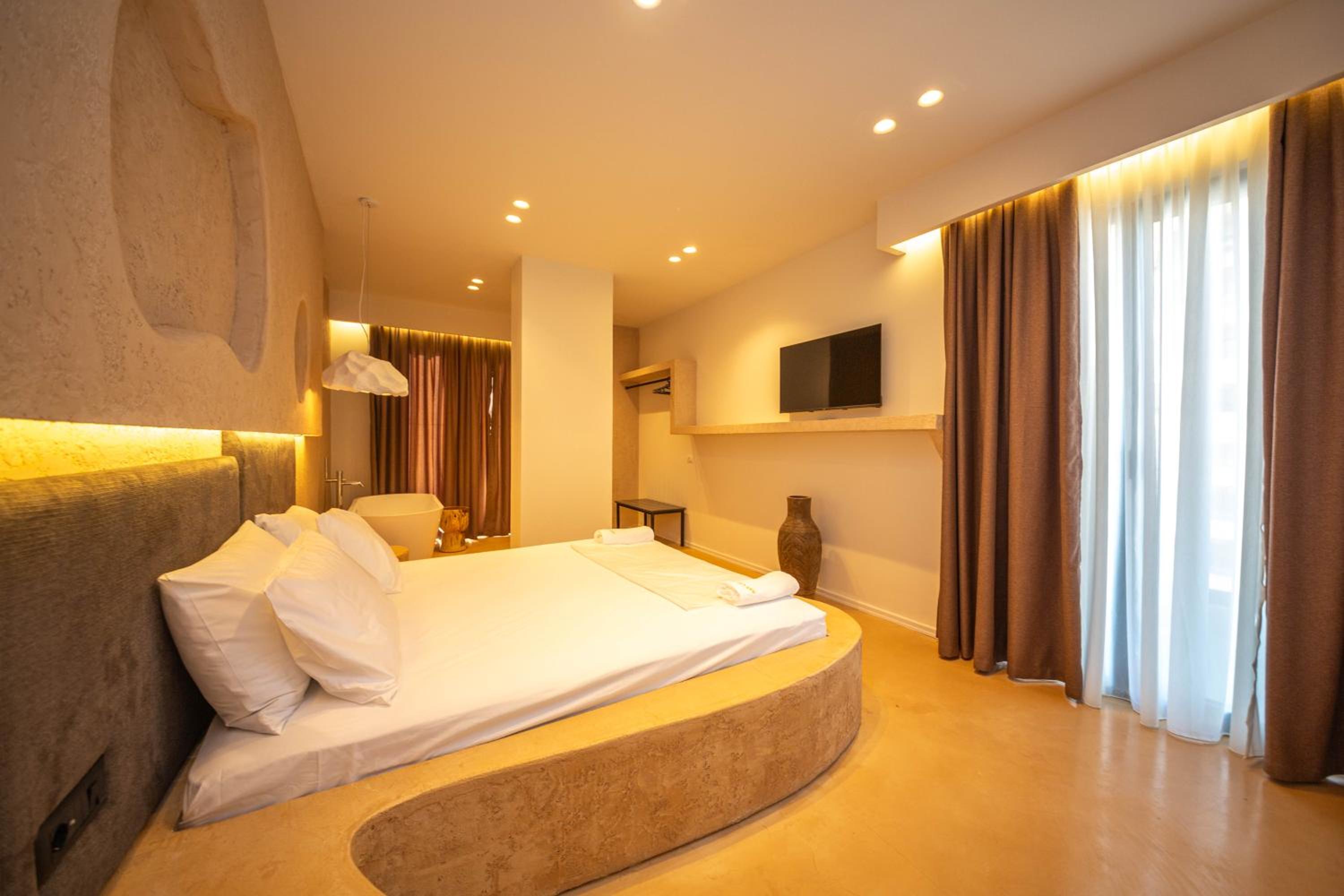 Junior Suite with Side Sea View and Bath Tub photo 2