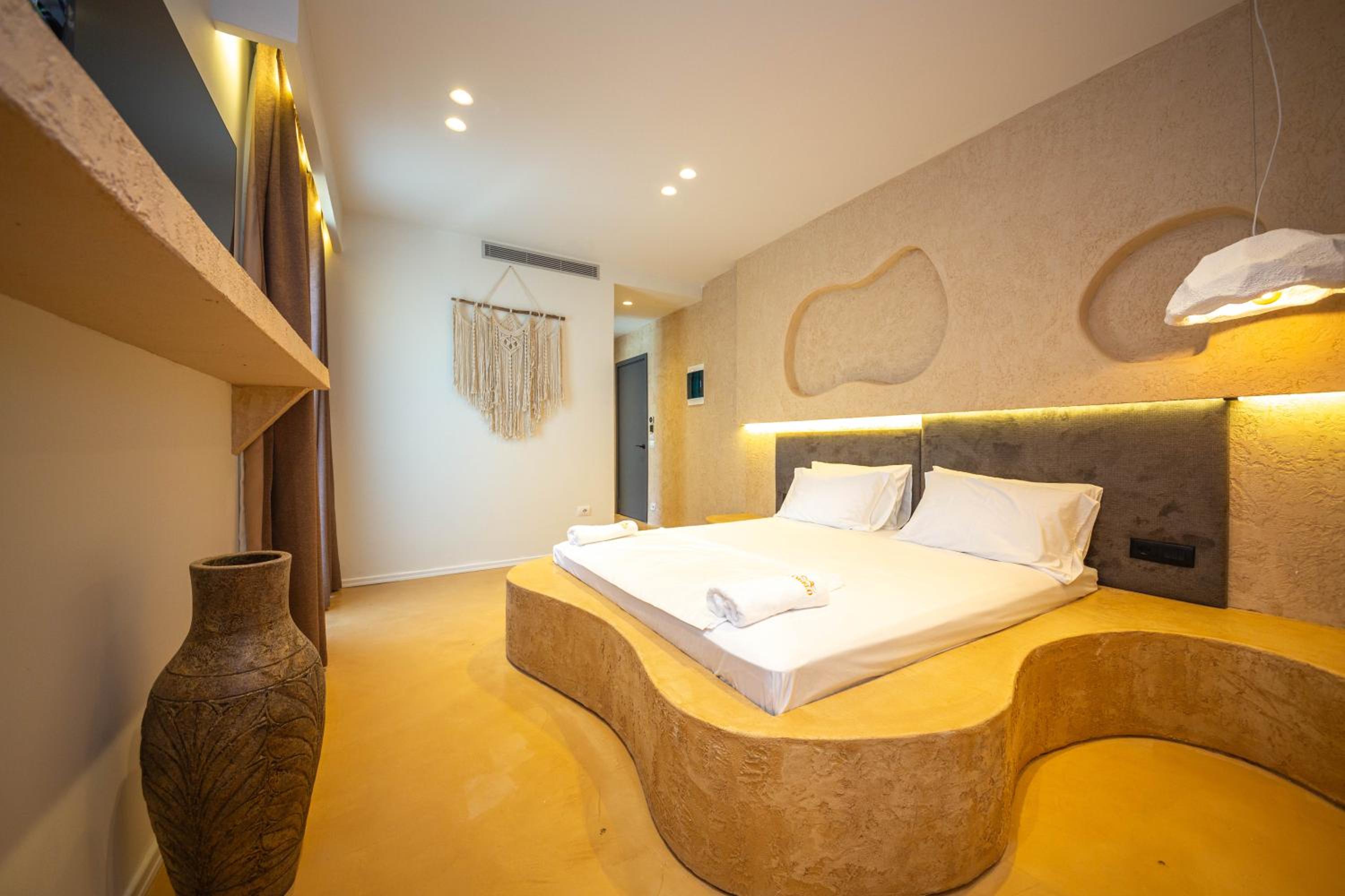 Junior Suite with Side Sea View and Bath Tub photo 3