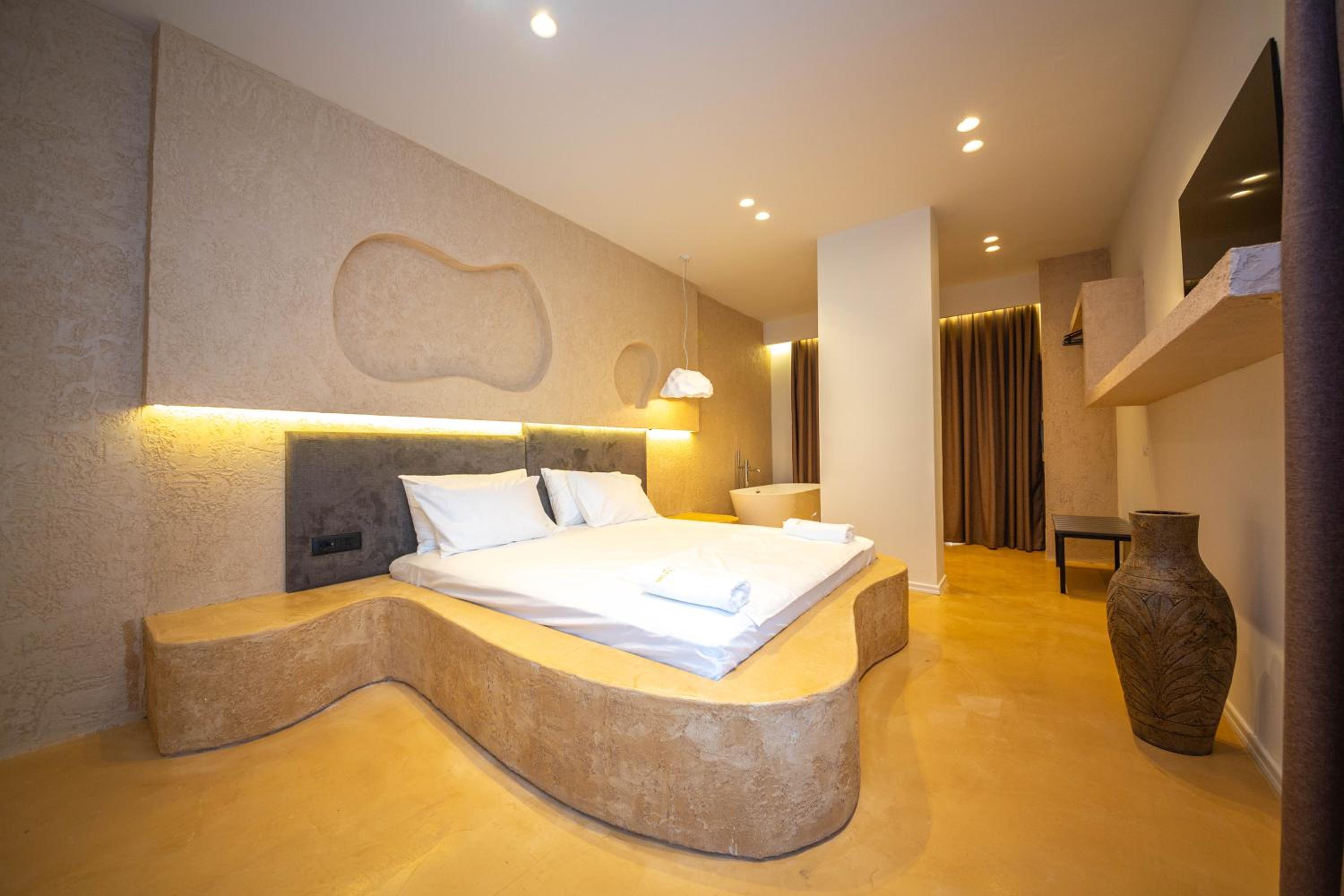 Junior Suite with Side Sea View and Bath Tub photo 1