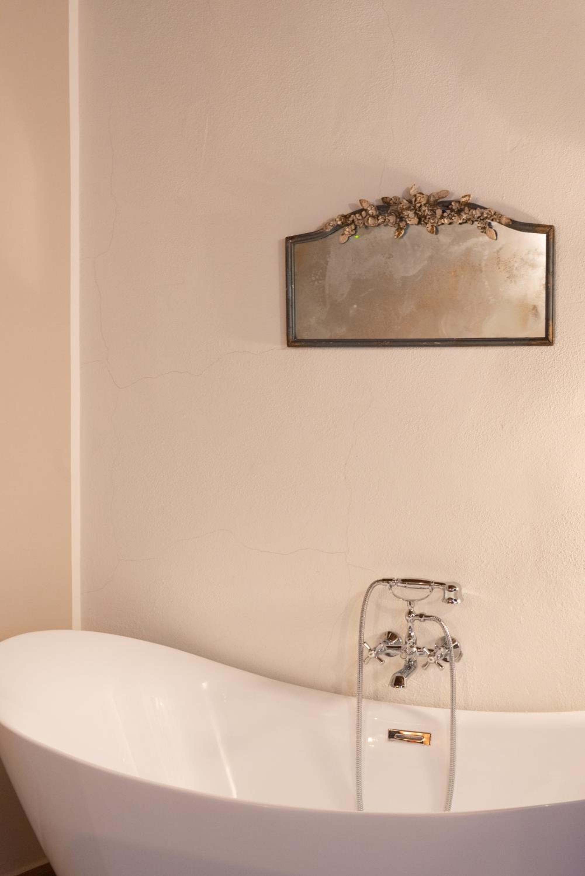 Deluxe Double Room with Bath - Photo 30