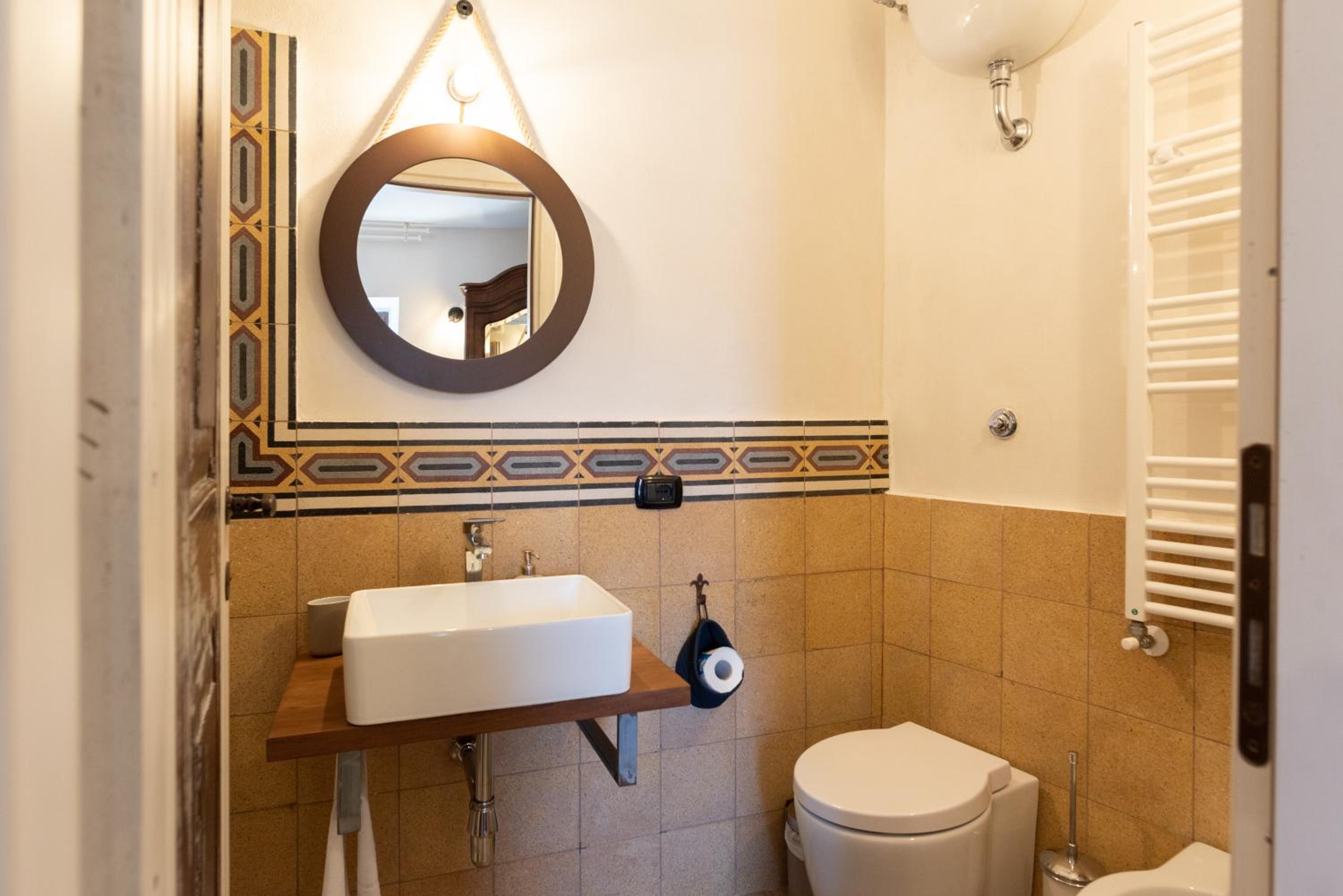 Deluxe Double Room with Bath - Photo 22