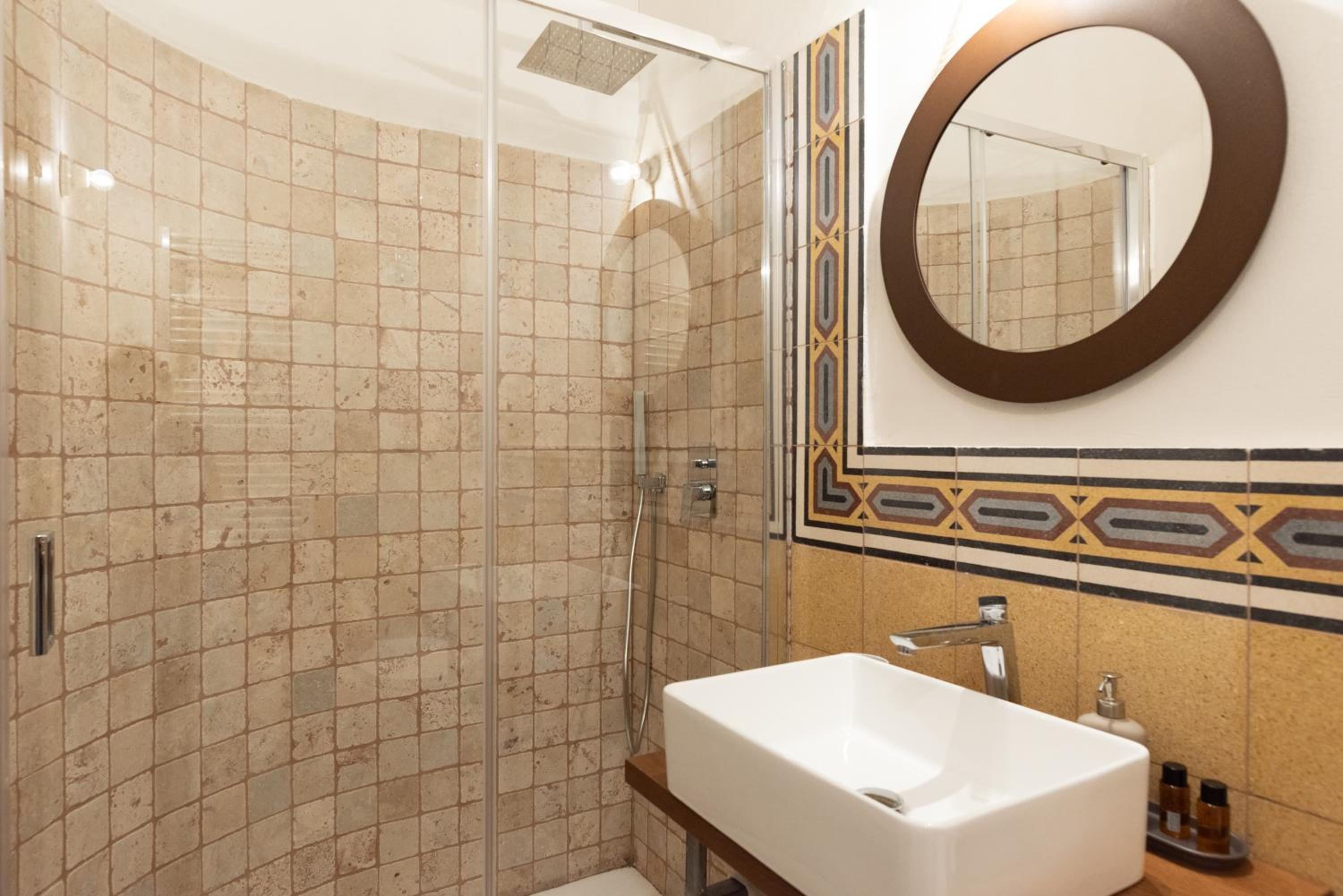 Deluxe Double Room with Bath - Photo 43