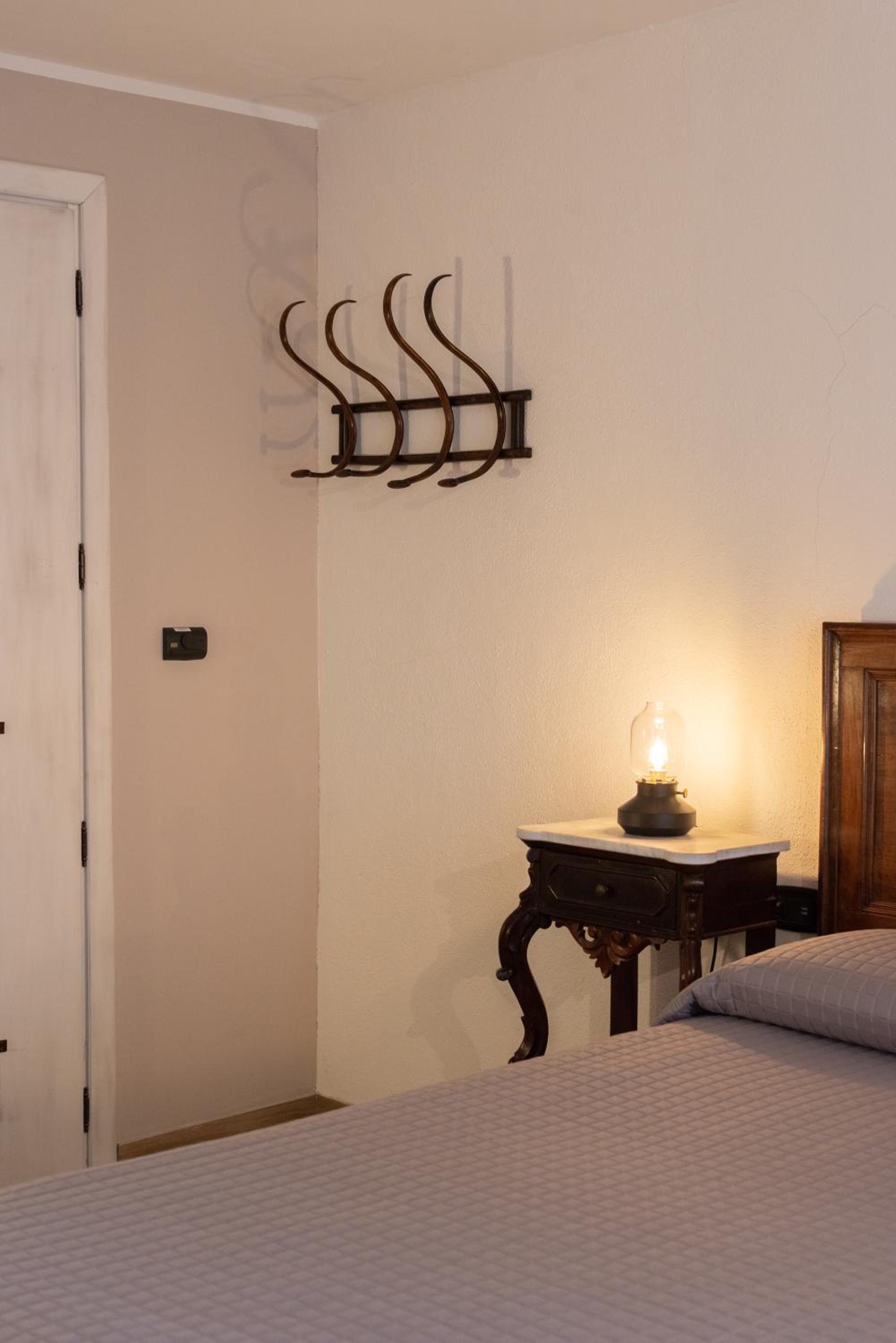 Deluxe Double Room with Bath - Photo 13