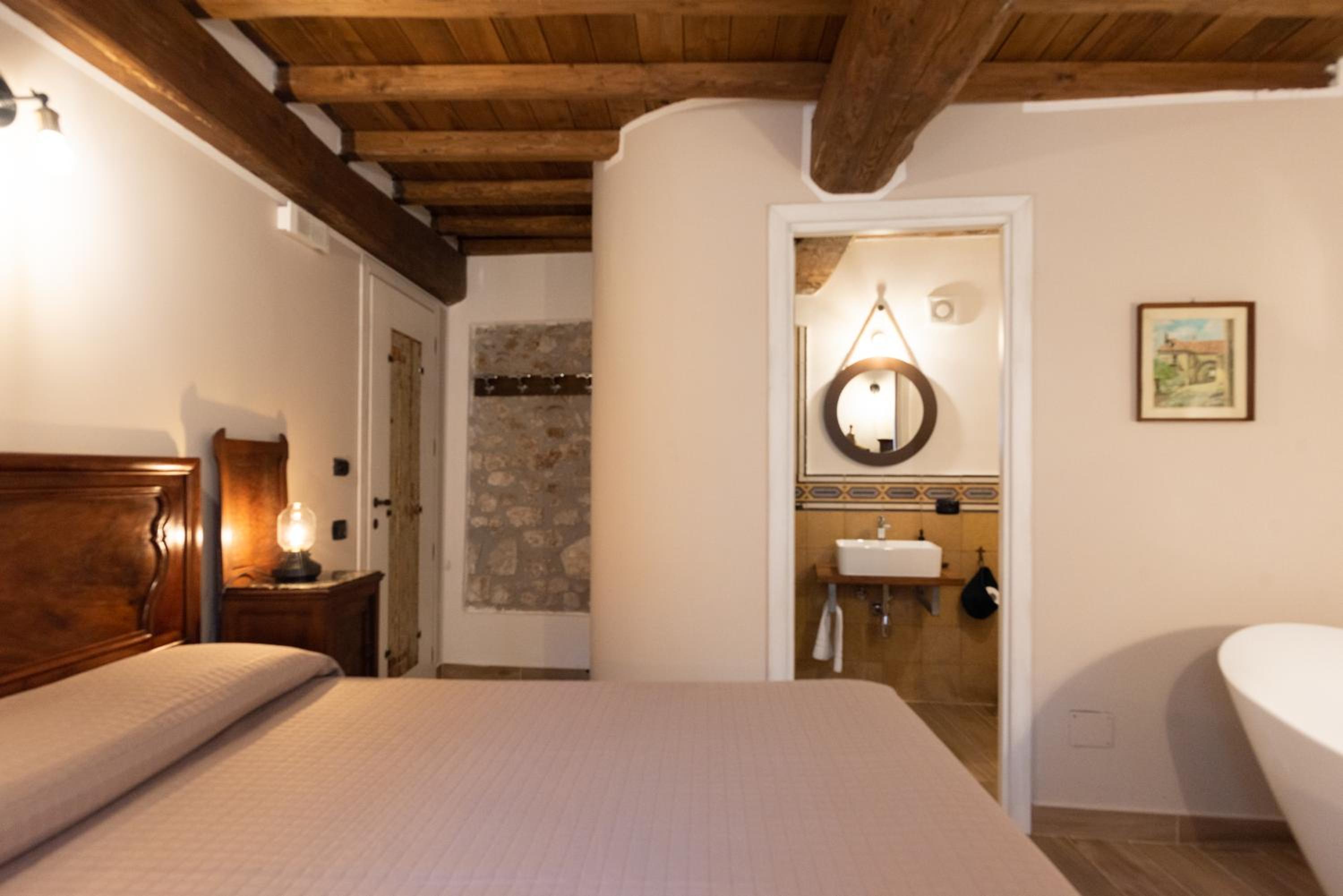 Deluxe Double Room with Bath - Photo 23