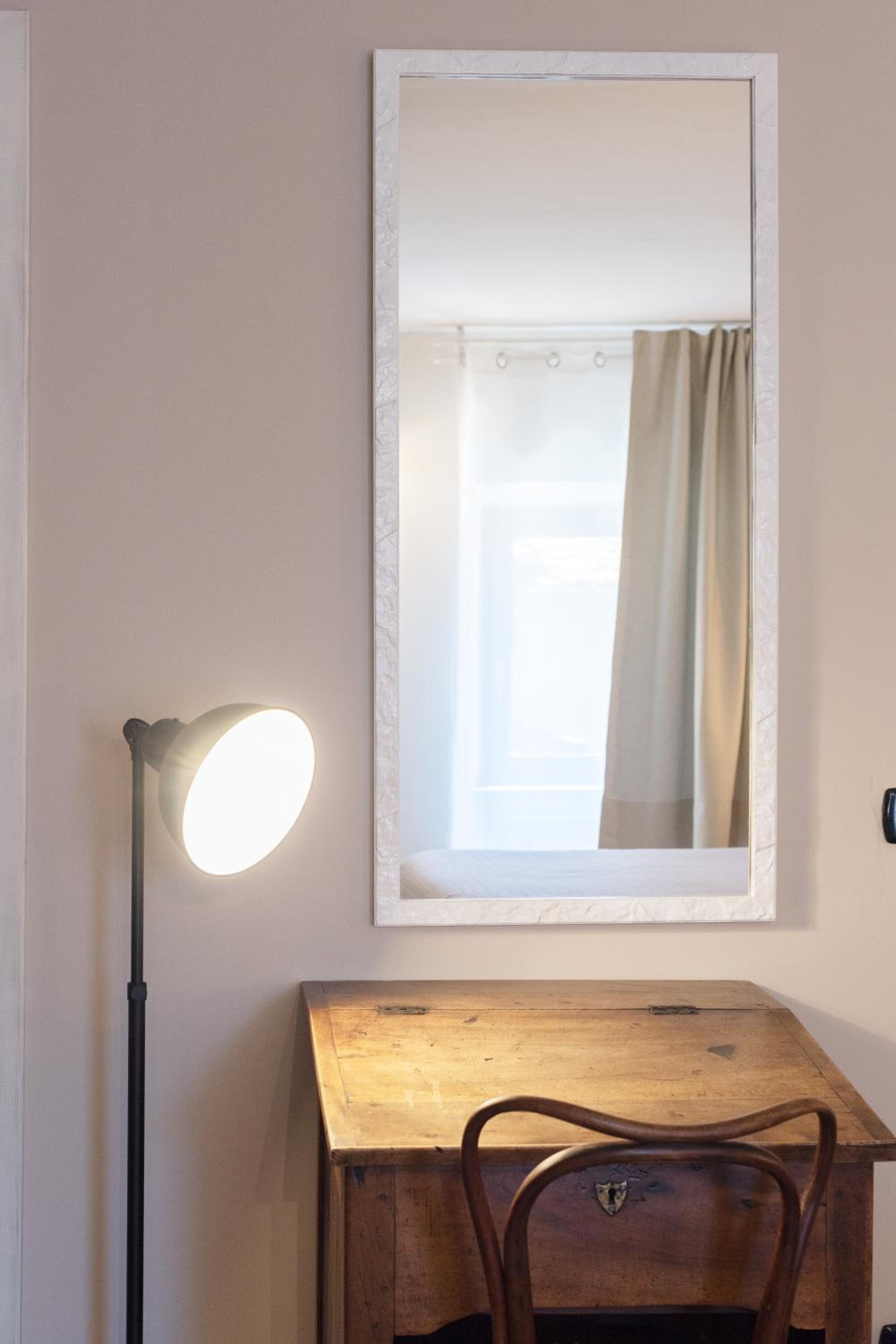 Deluxe Double Room with Bath - Photo 5