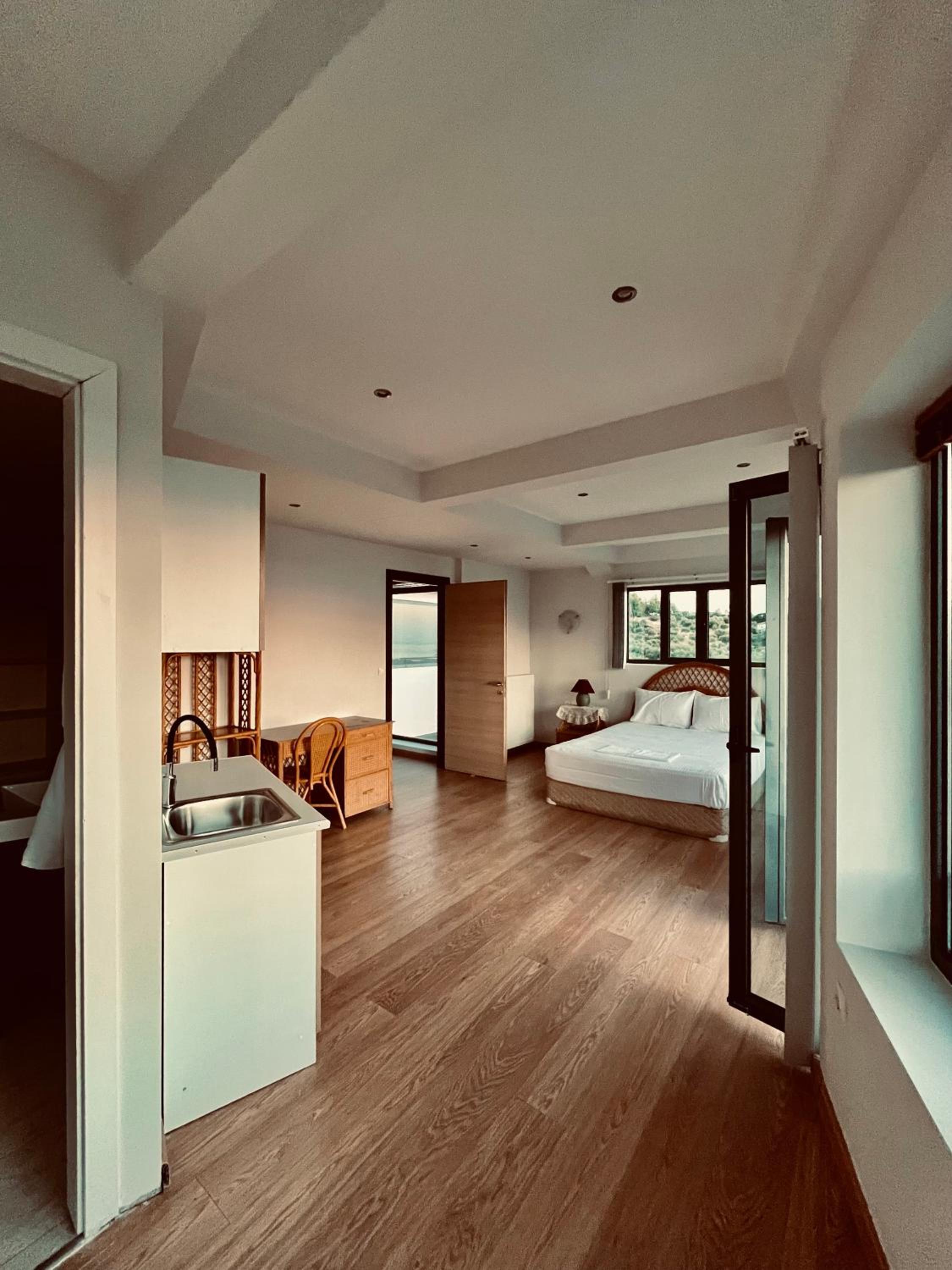 Deluxe Double Room with Balcony and Sea View photo 1
