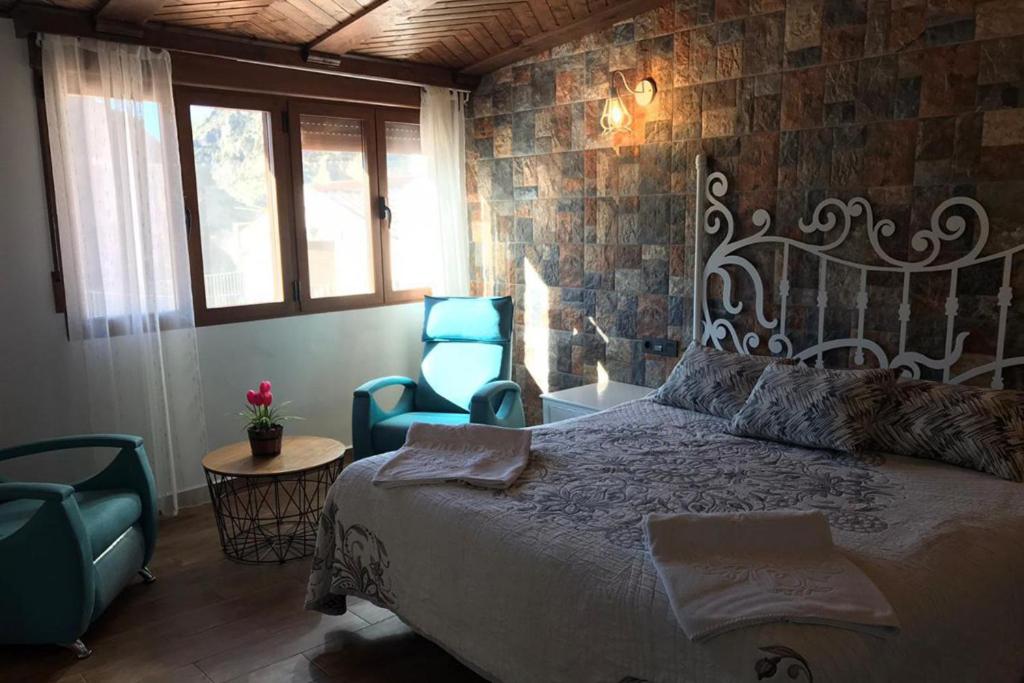 Deluxe Room - Photo 9