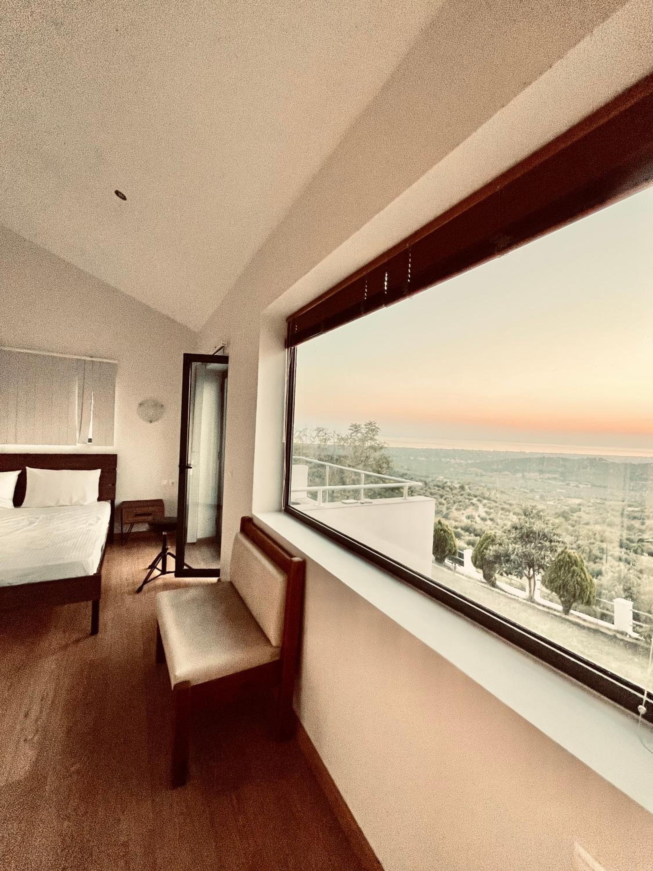 Deluxe Double Room with Balcony and Sea View photo 3